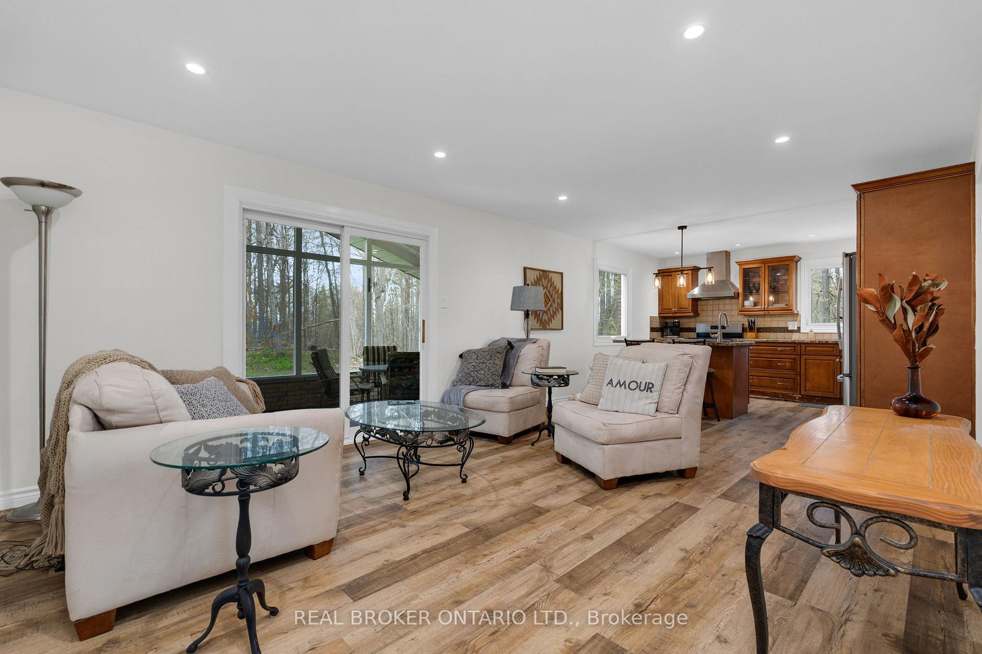 Photo 10 of 3738 Fairway Road, Innisfil, Rural Innisfil — HOMEH