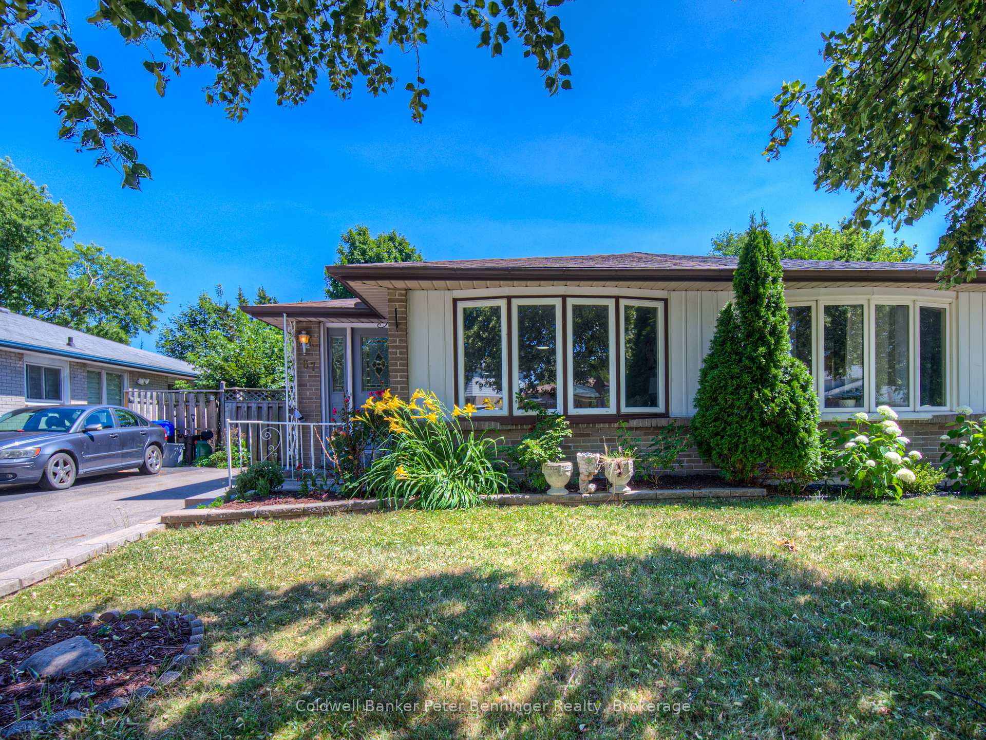 Photo 2 of 67 Dalegrove Drive, Kitchener — HOMEH