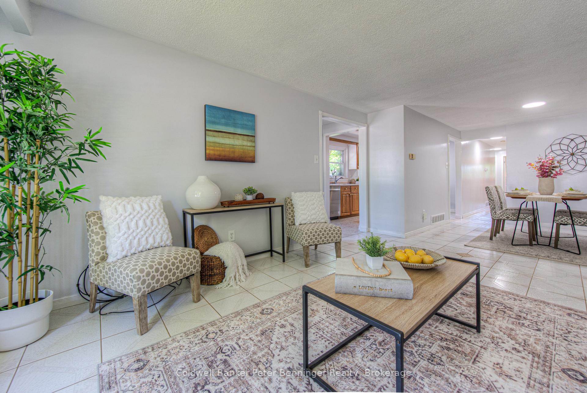Photo 4 of 67 Dalegrove Drive, Kitchener — HOMEH