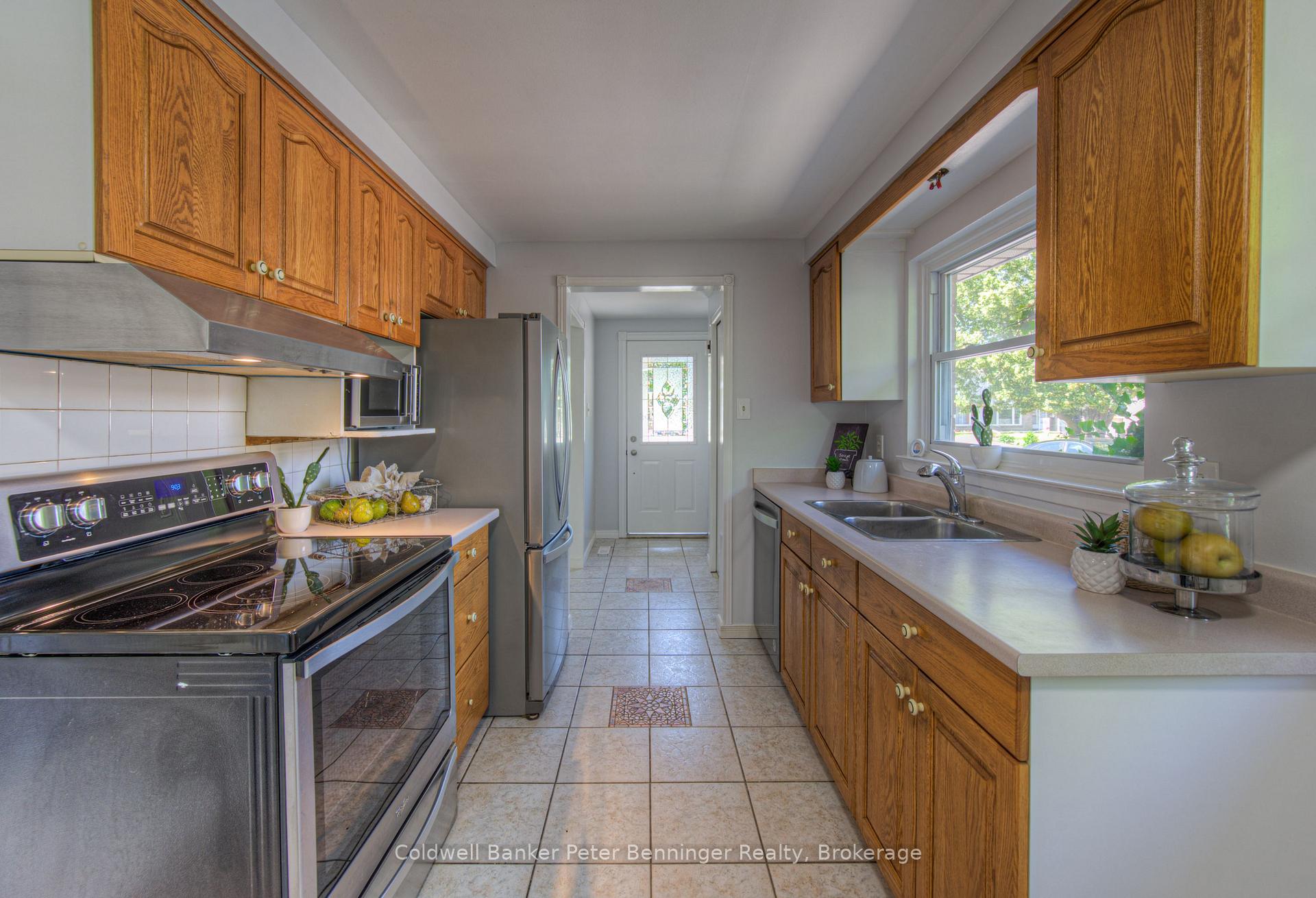Photo 14 of 67 Dalegrove Drive, Kitchener — HOMEH
