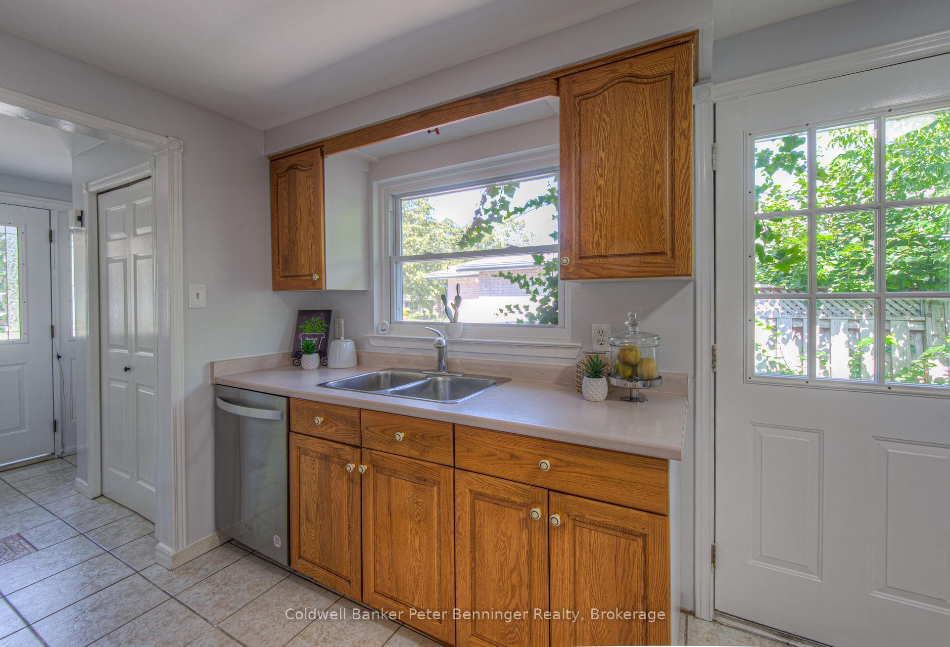Photo 15 of 67 Dalegrove Drive, Kitchener — HOMEH