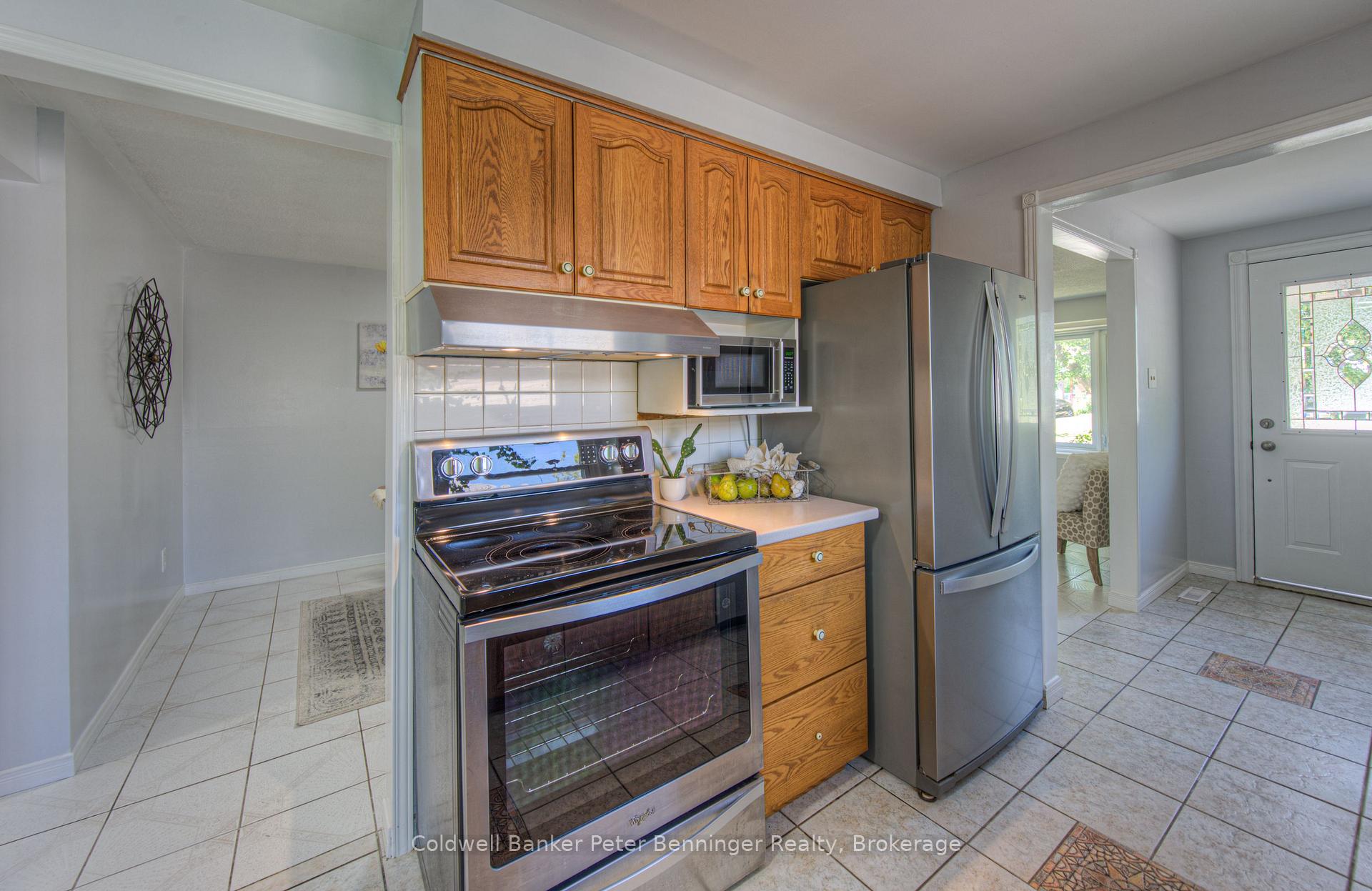Photo 16 of 67 Dalegrove Drive, Kitchener — HOMEH