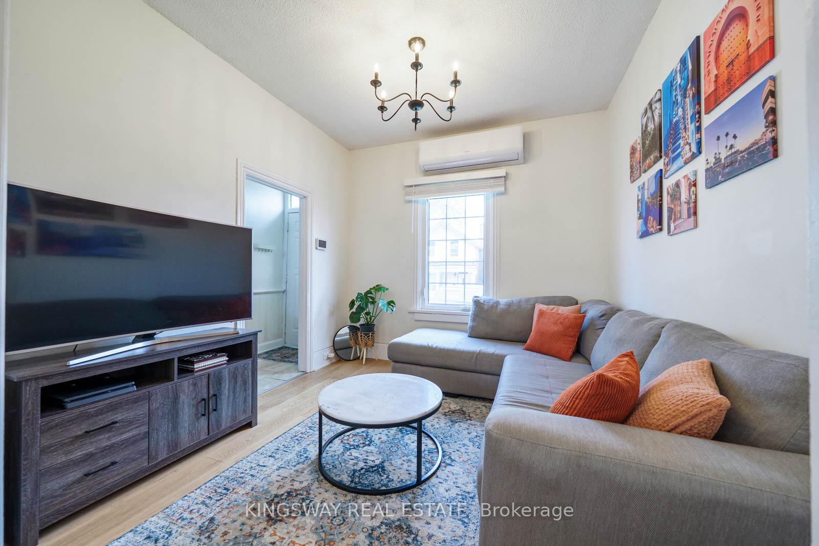 Photo 4 of 230 Emerald Street N, Hamilton, Landsdale — HOMEH