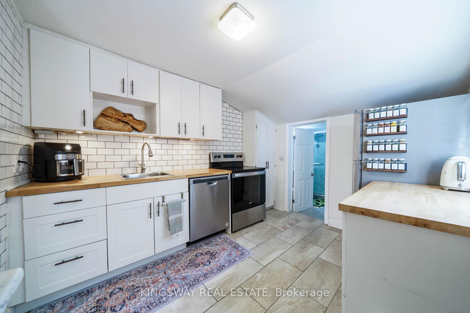 Photo 16 of 230 Emerald Street N, Hamilton, Landsdale — HOMEH