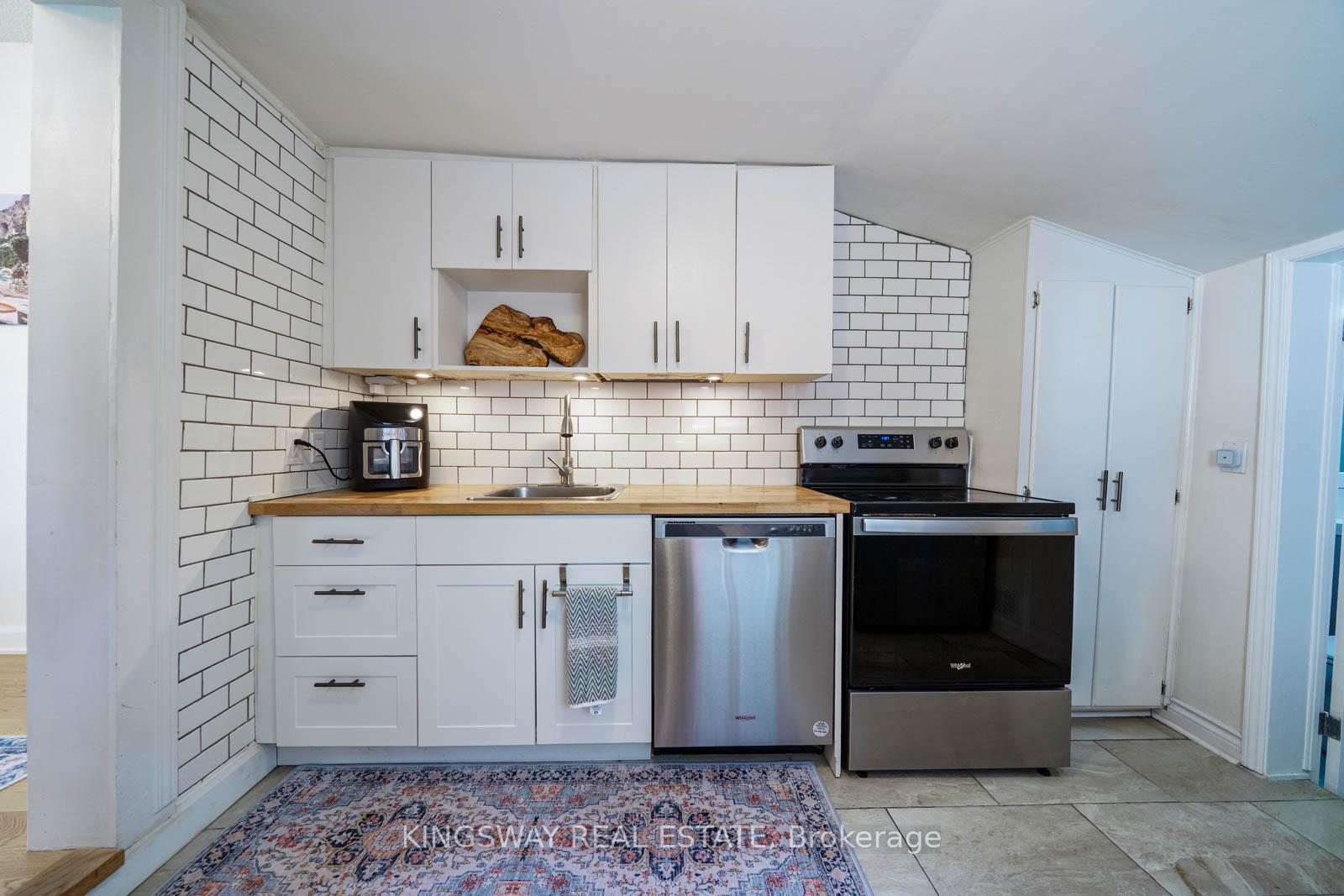 Photo 17 of 230 Emerald Street N, Hamilton, Landsdale — HOMEH