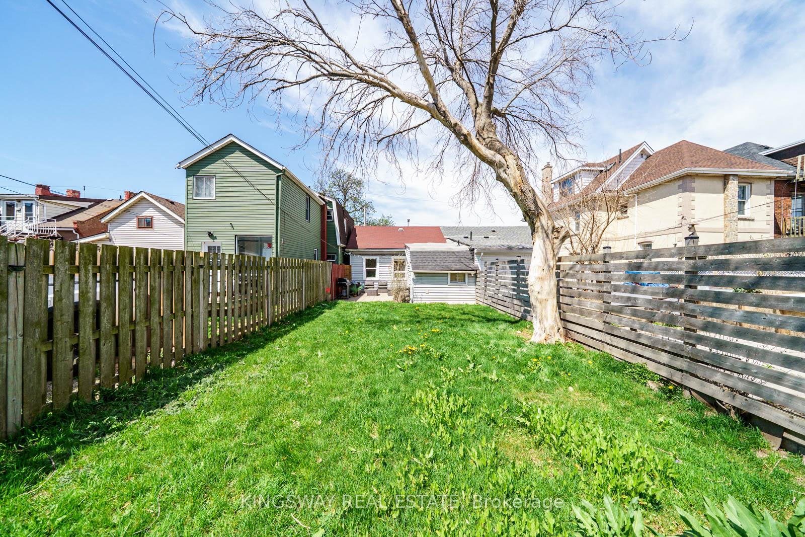 Photo 25 of 230 Emerald Street N, Hamilton, Landsdale — HOMEH