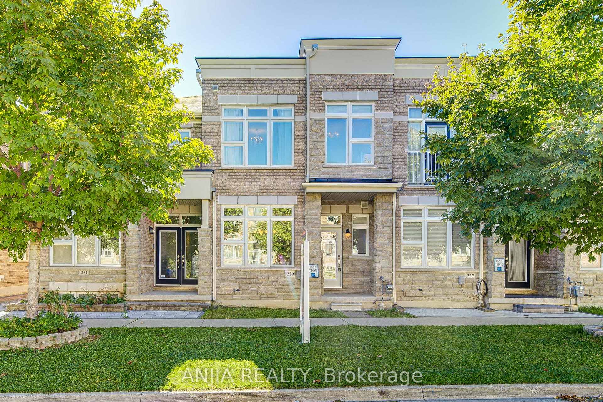 Front of 229 South Unionville Avenue
