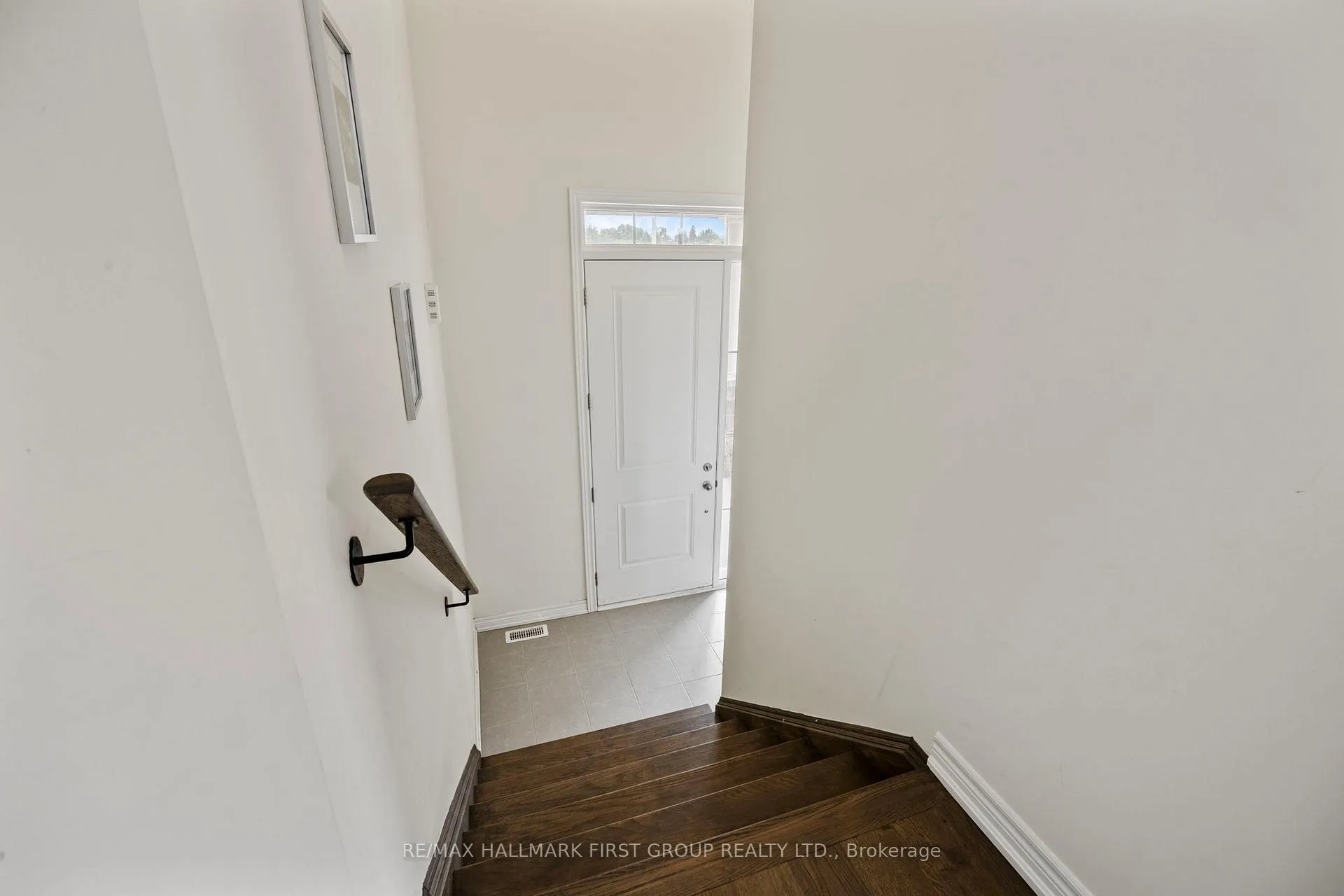Photo 5 of 821 Steinberg Court, Peterborough, Monaghan Ward 2 — HOMEH
