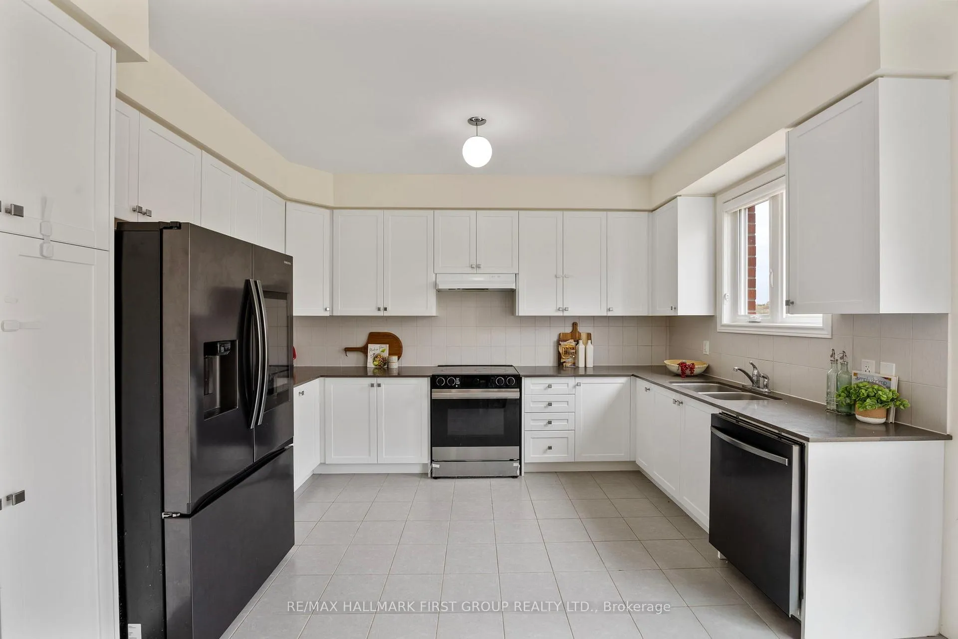 Photo 19 of 821 Steinberg Court, Peterborough, Monaghan Ward 2 — HOMEH