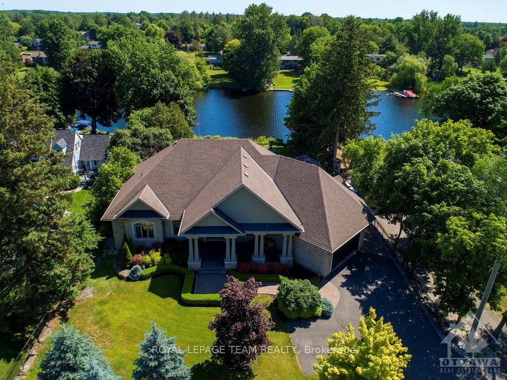 Front of 5591 Manotick Main Street
