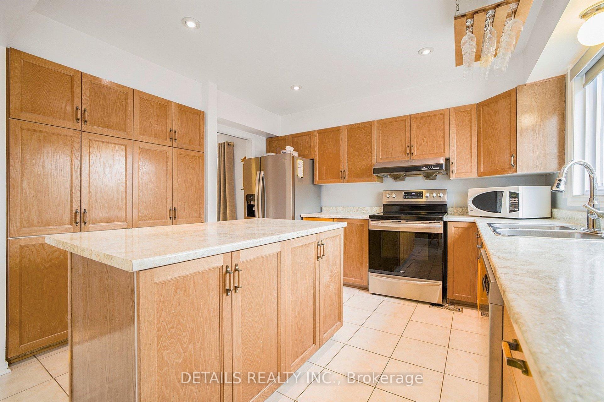 Photo 10 of 65 Willow Glen Drive, Ottawa, Kanata - Bridlewood — HOMEH