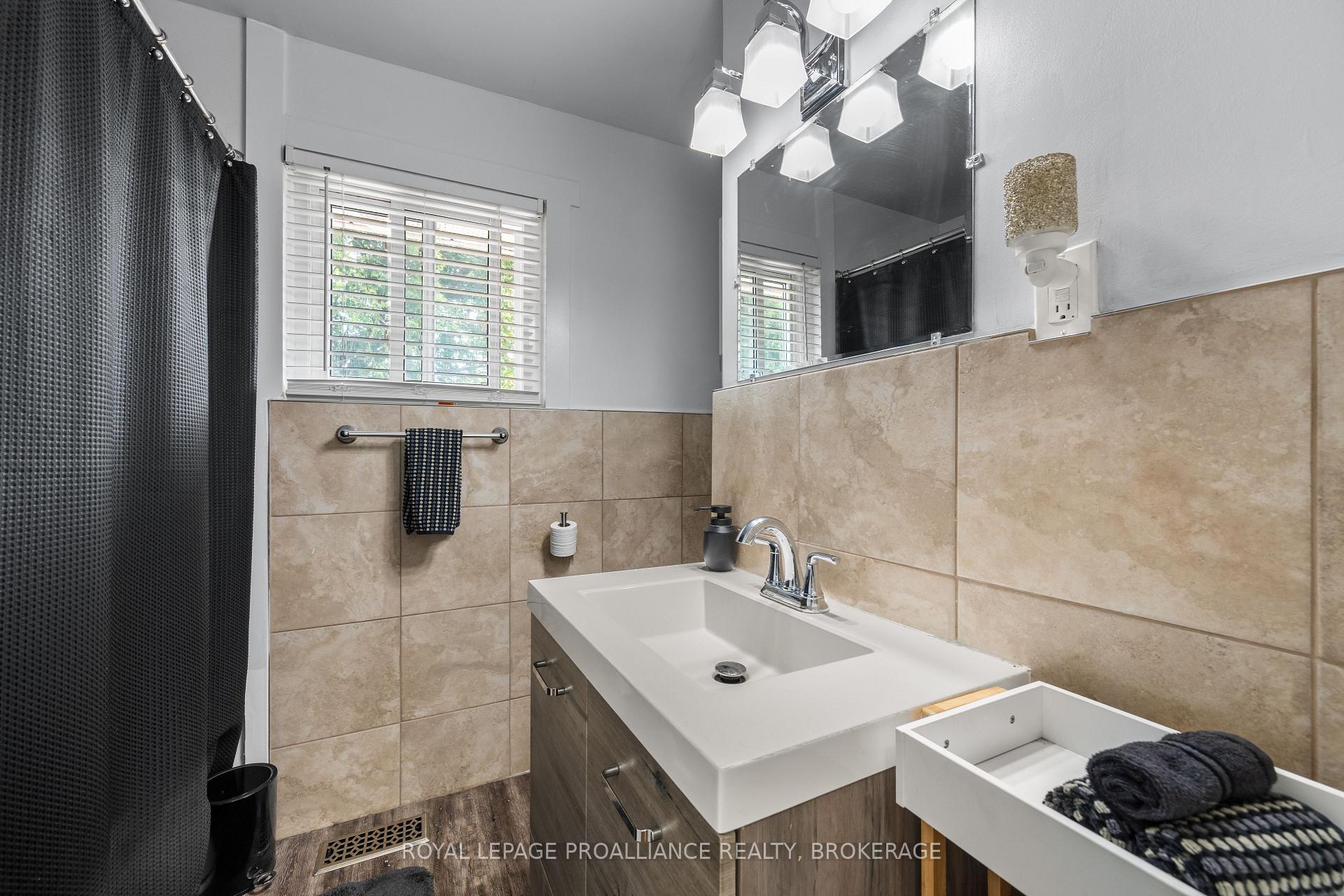 Photo 36 of 1412 Mildred Street, Kingston, City North of 401 — HOMEH