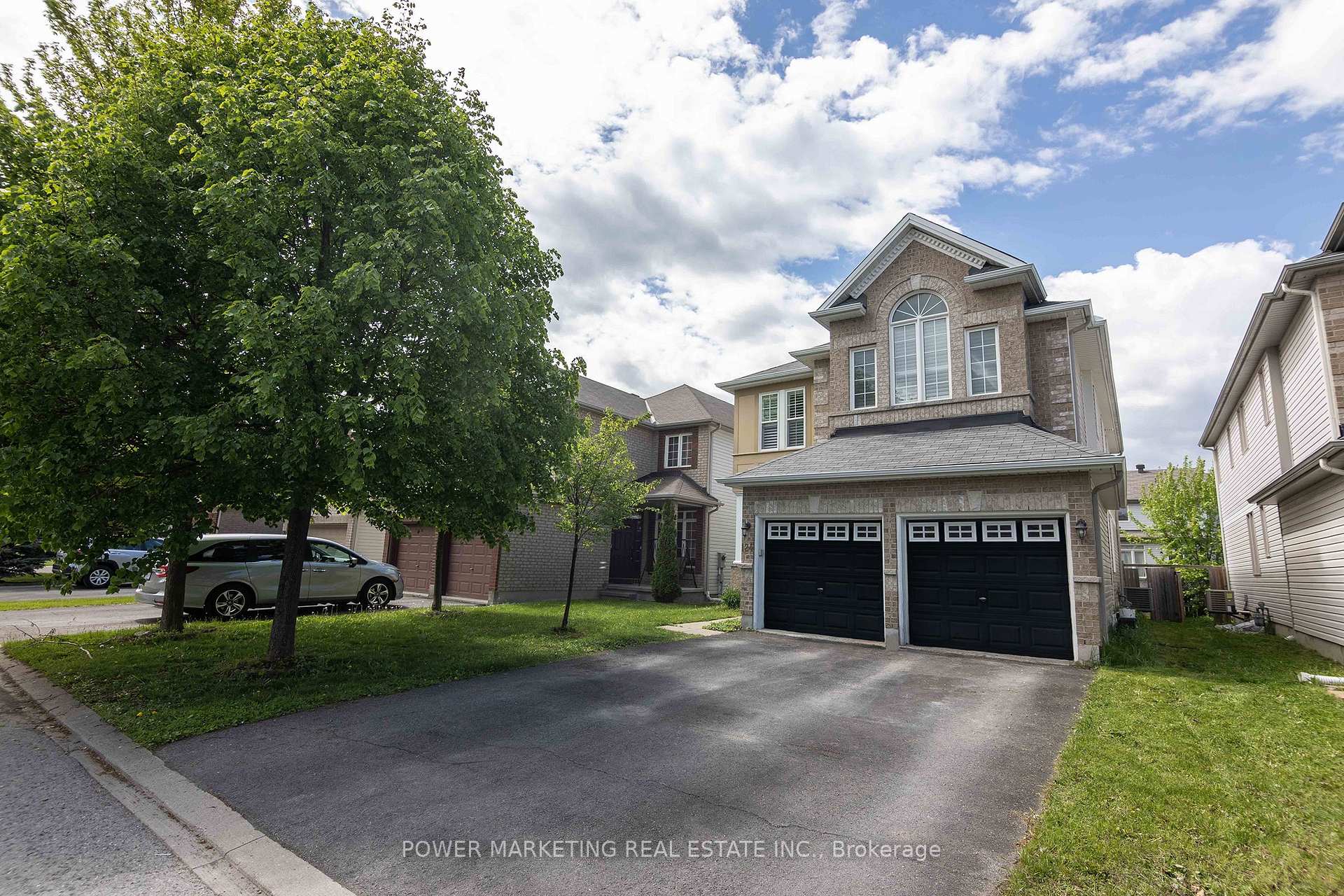 Photo 2 of 124 Strathcarron Crescent, Ottawa, Kanata - Morgan's Grant/South March — HOMEH