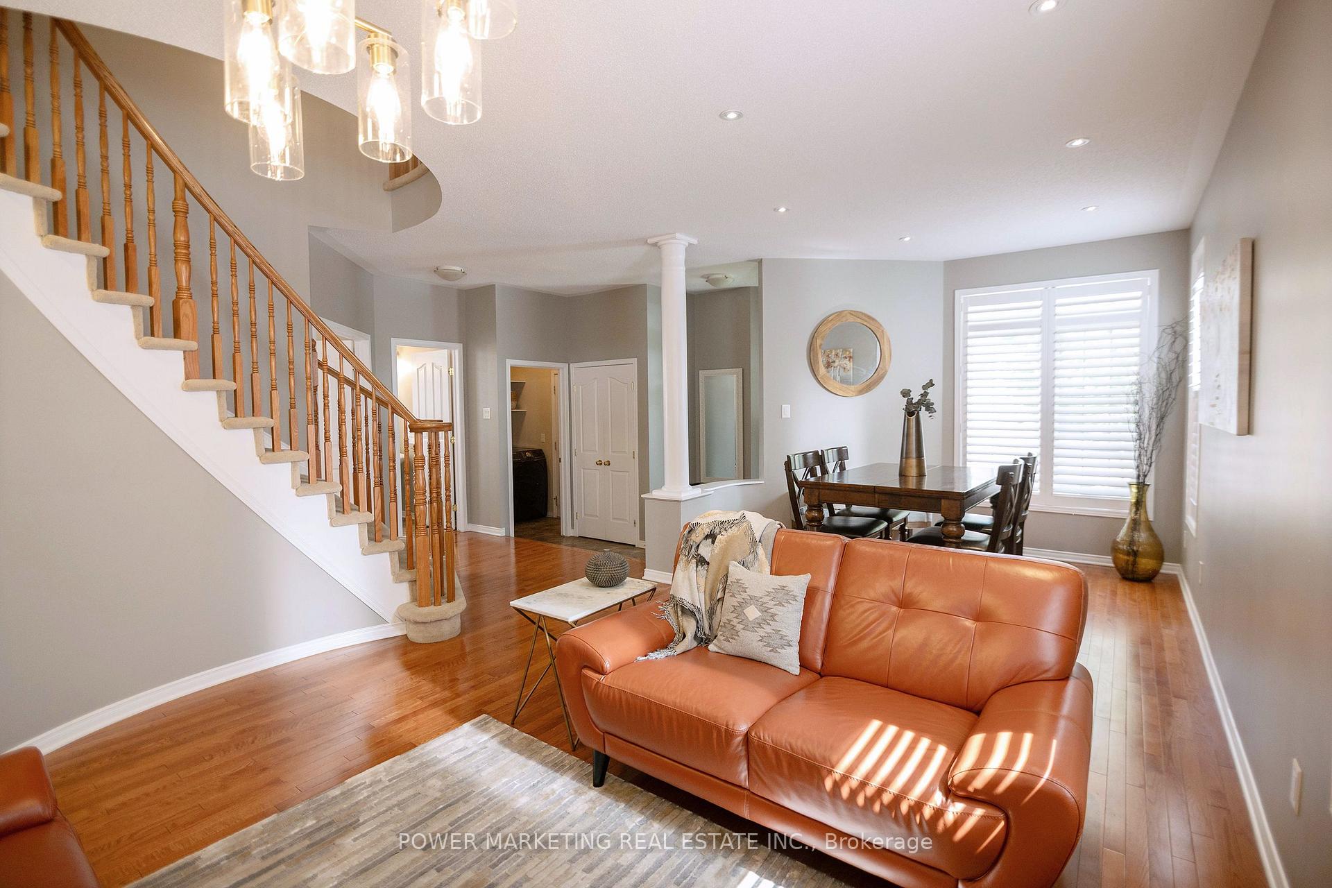 Photo 5 of 124 Strathcarron Crescent, Ottawa, Kanata - Morgan's Grant/South March — HOMEH