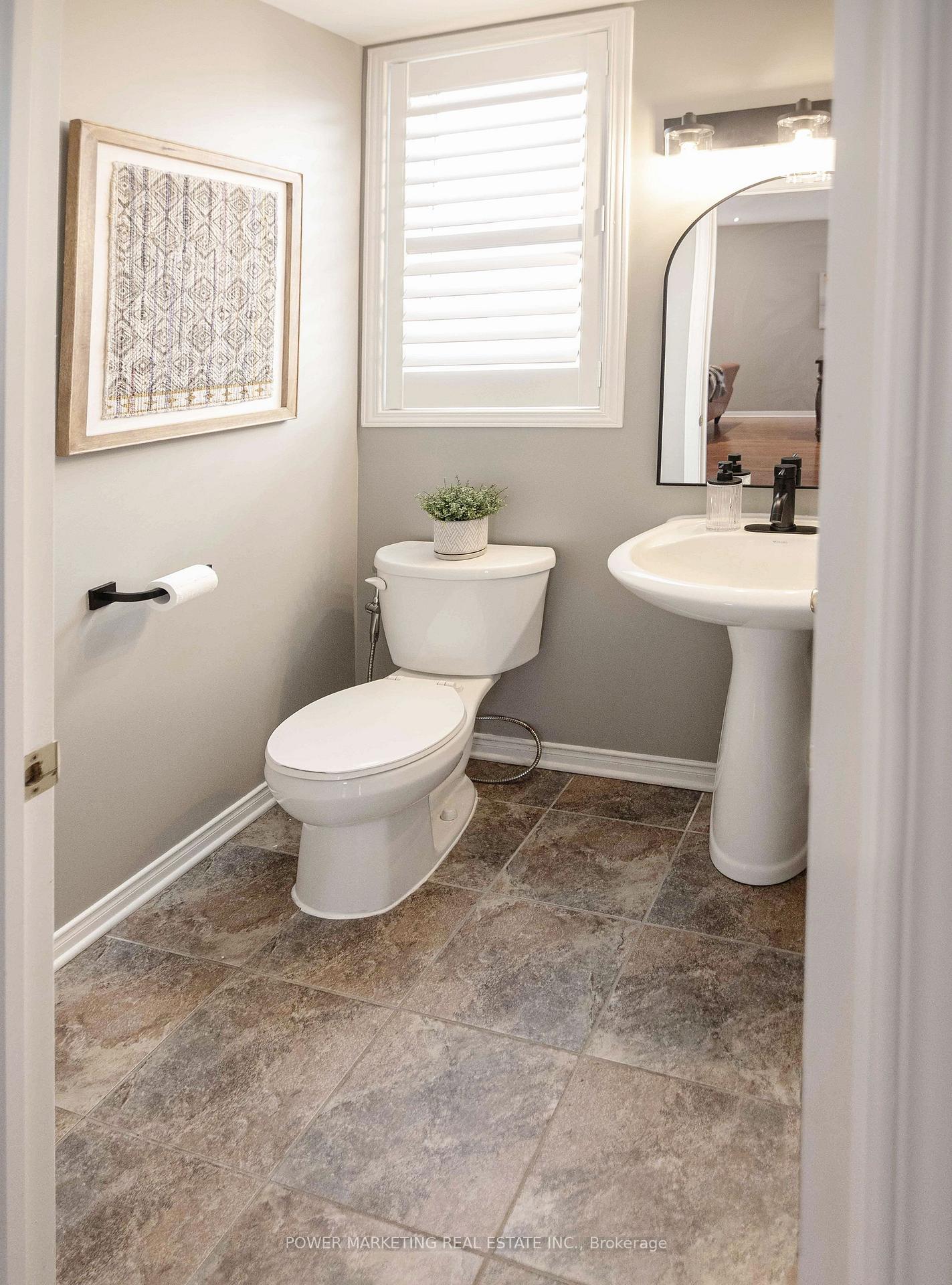 Photo 8 of 124 Strathcarron Crescent, Ottawa, Kanata - Morgan's Grant/South March — HOMEH