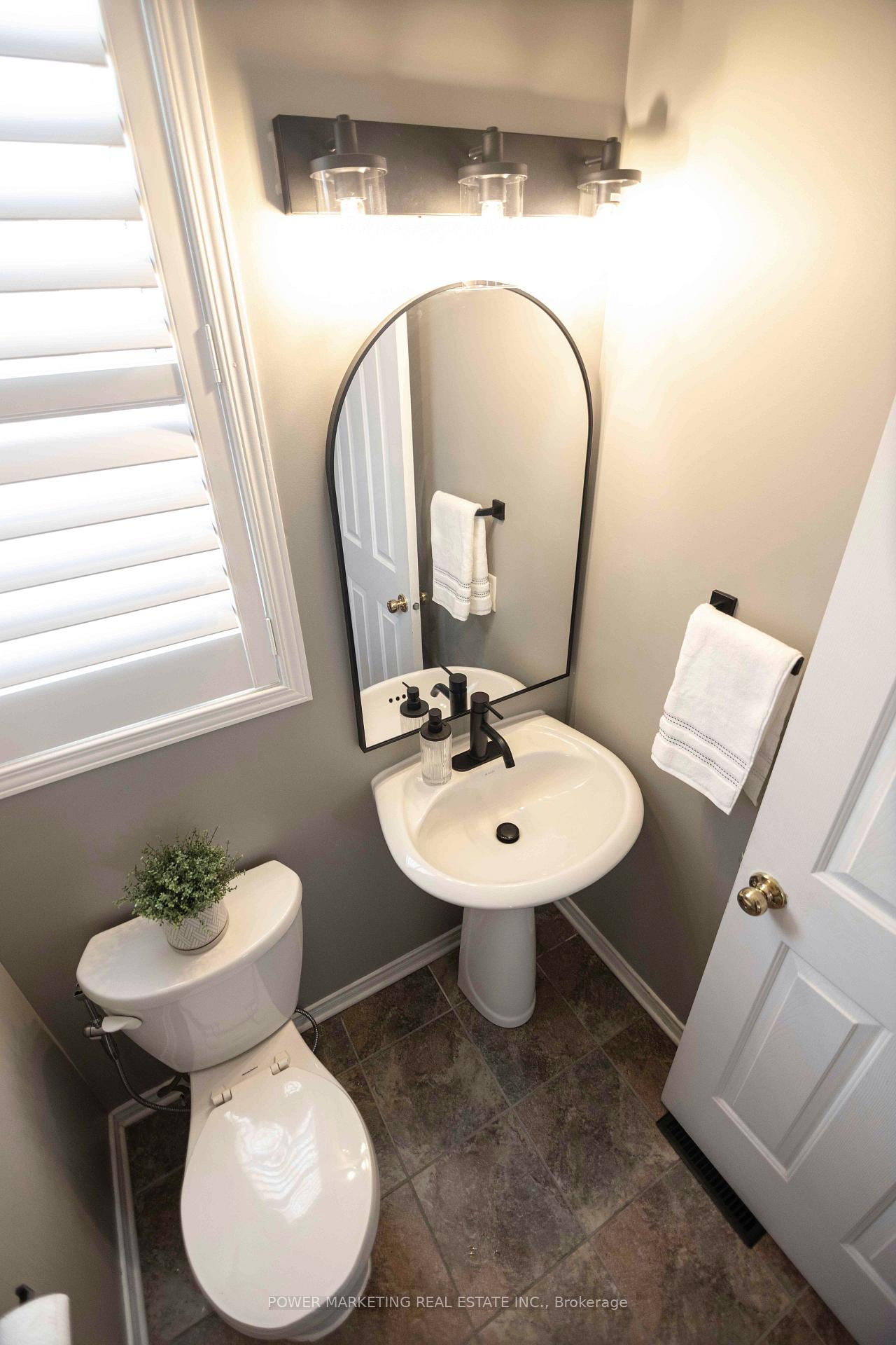 Photo 9 of 124 Strathcarron Crescent, Ottawa, Kanata - Morgan's Grant/South March — HOMEH