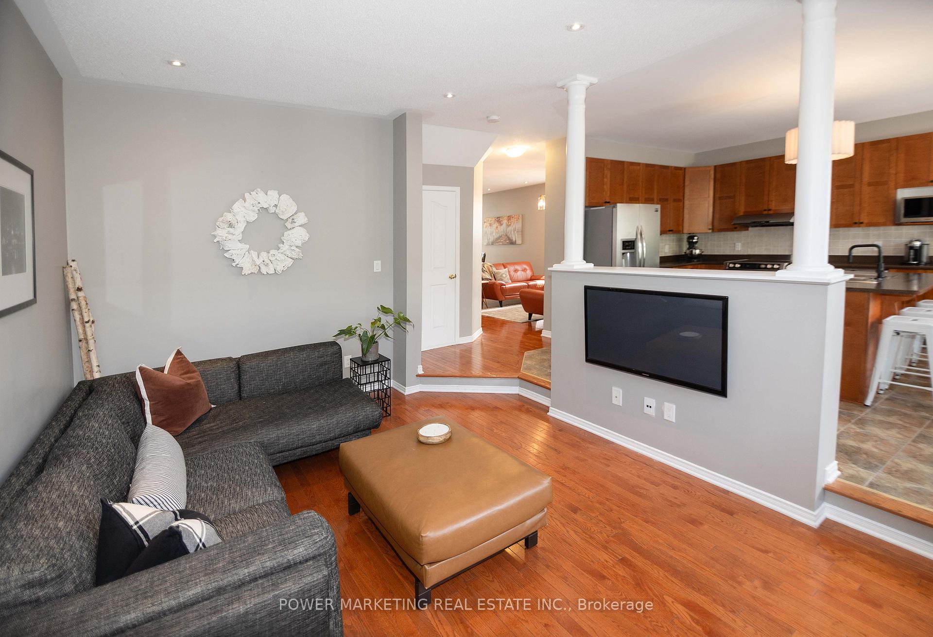 Photo 13 of 124 Strathcarron Crescent, Ottawa, Kanata - Morgan's Grant/South March — HOMEH