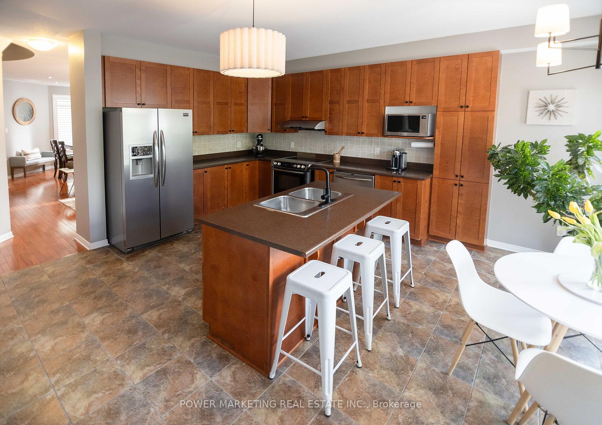 Photo 14 of 124 Strathcarron Crescent, Ottawa, Kanata - Morgan's Grant/South March — HOMEH