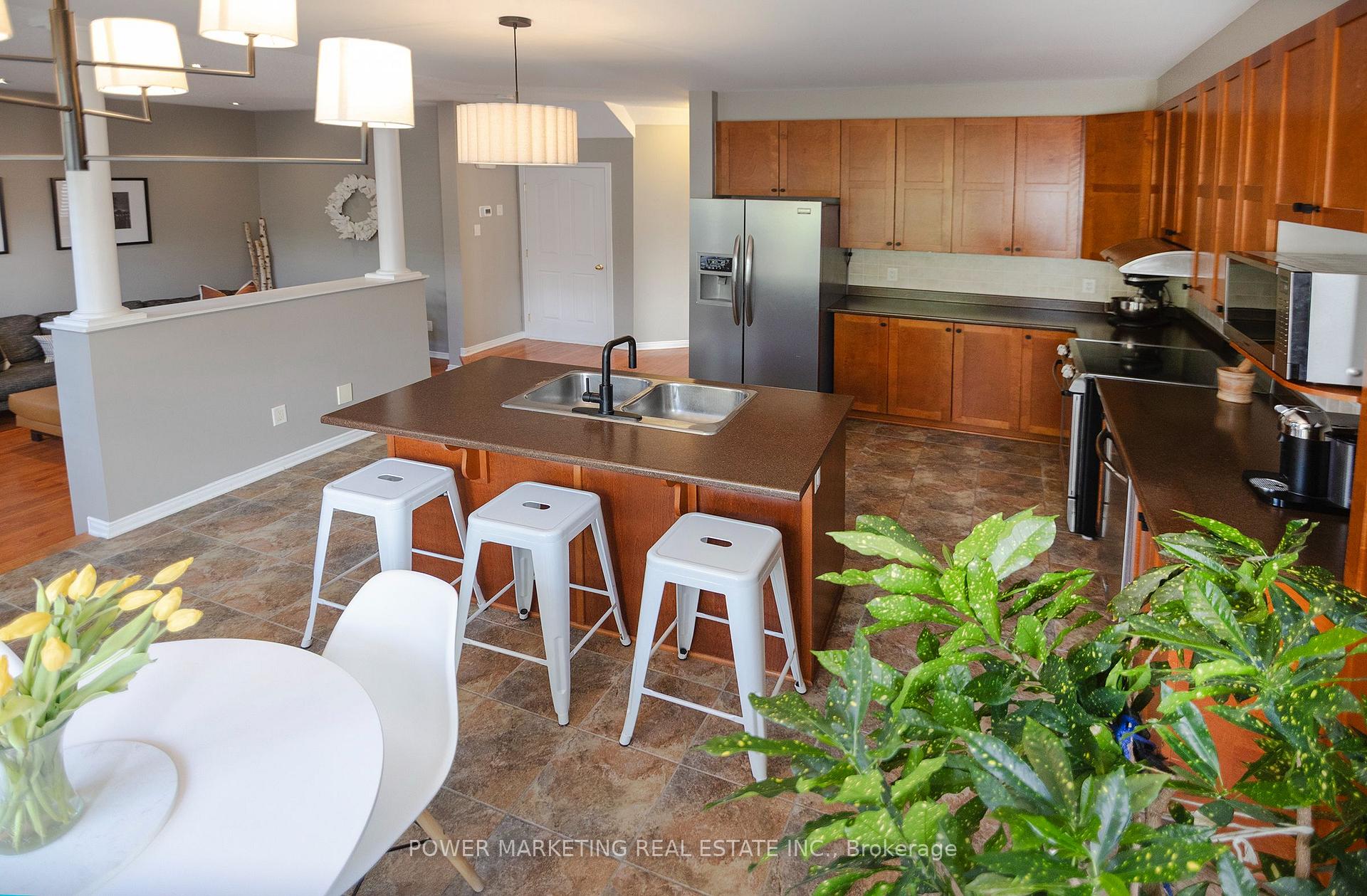 Photo 15 of 124 Strathcarron Crescent, Ottawa, Kanata - Morgan's Grant/South March — HOMEH