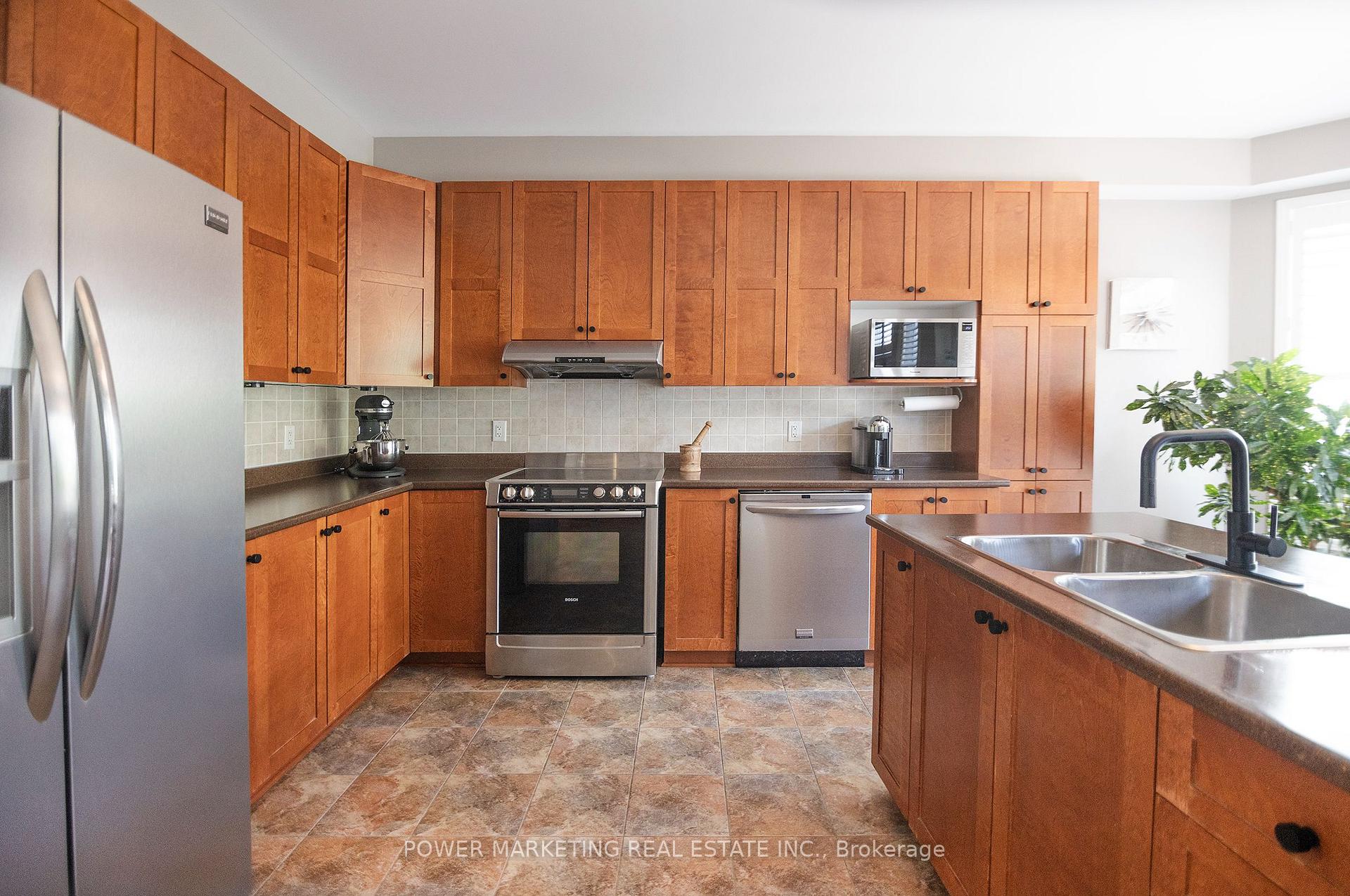 Photo 16 of 124 Strathcarron Crescent, Ottawa, Kanata - Morgan's Grant/South March — HOMEH