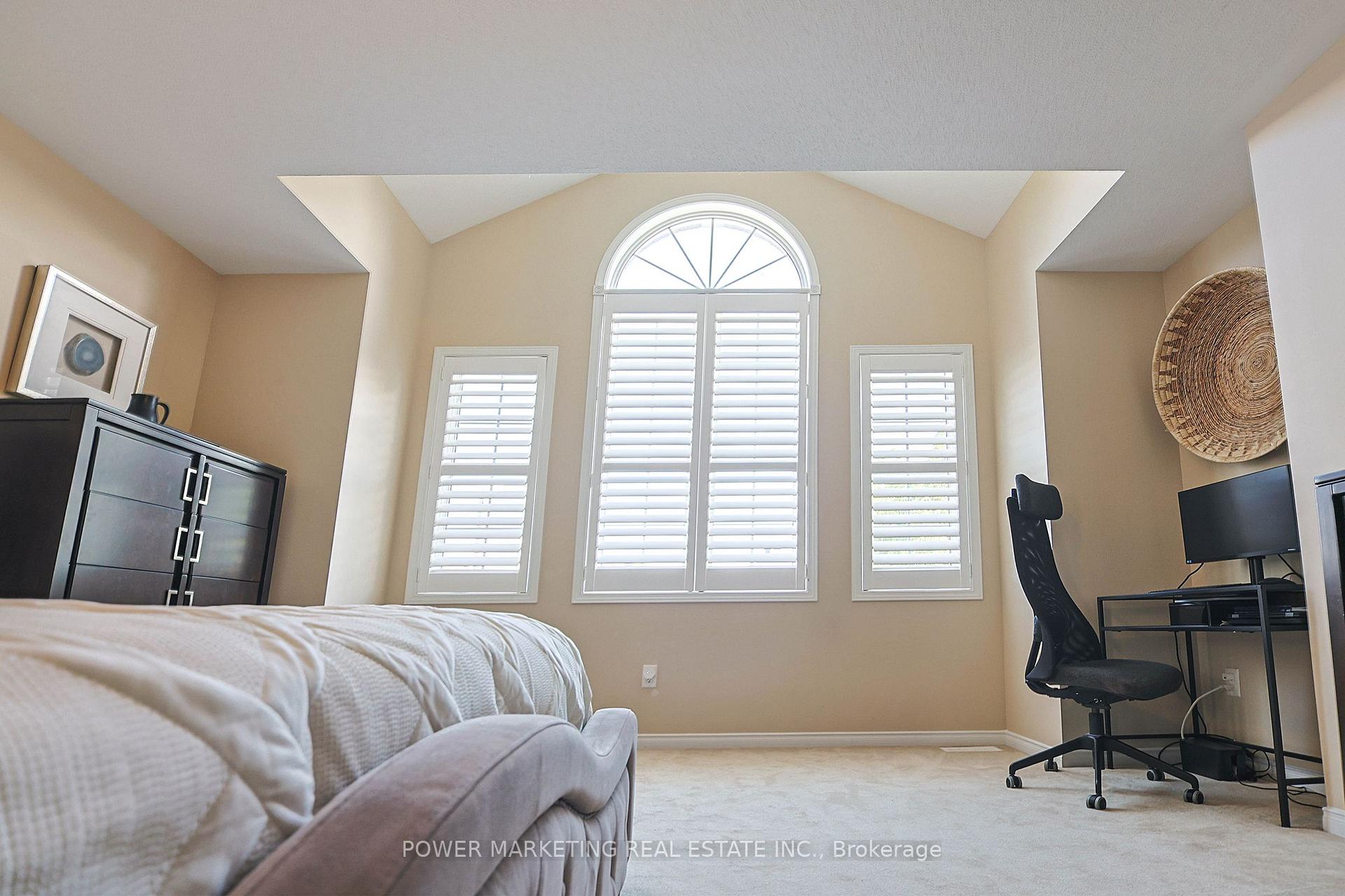 Photo 20 of 124 Strathcarron Crescent, Ottawa, Kanata - Morgan's Grant/South March — HOMEH