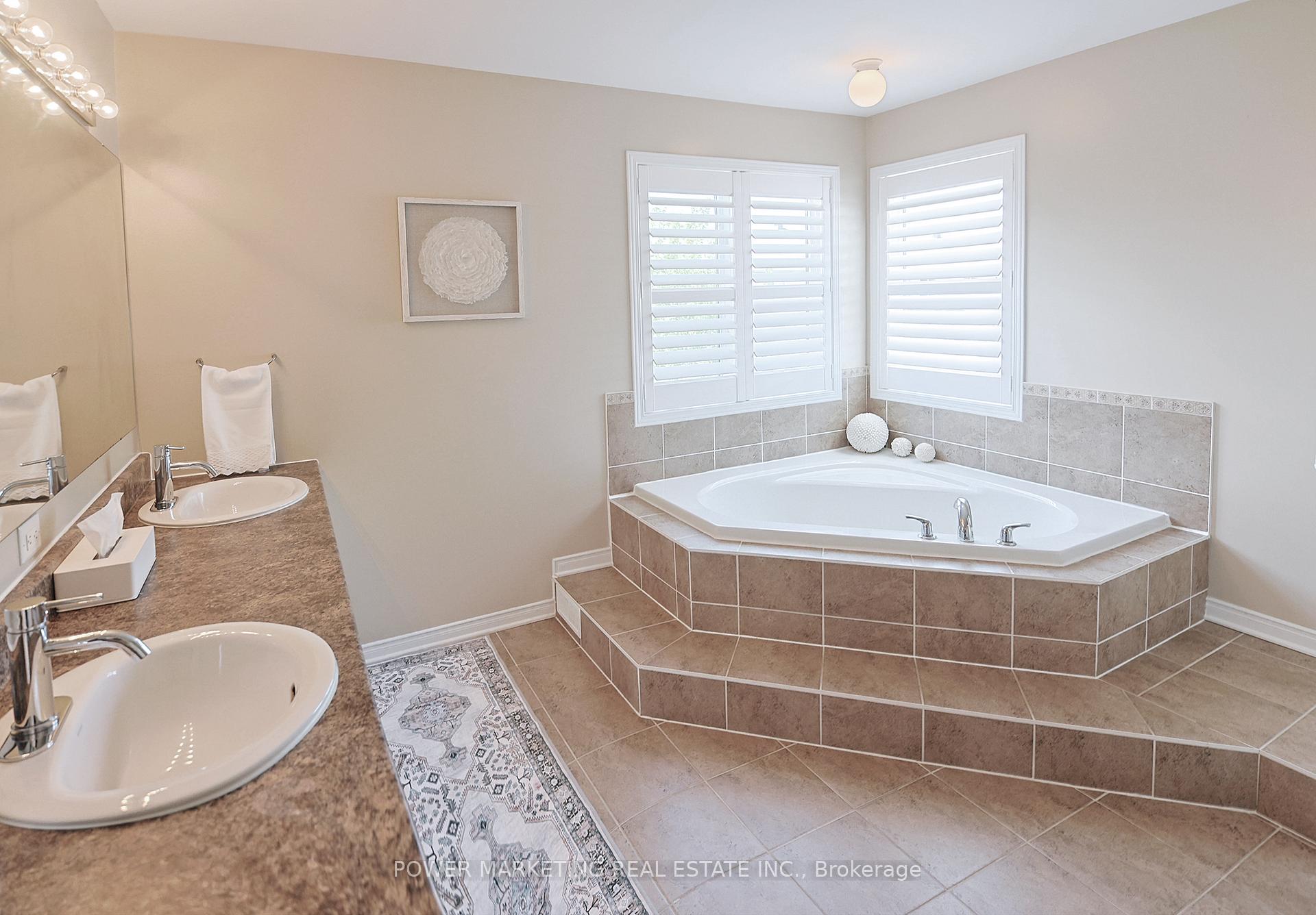 Photo 32 of 124 Strathcarron Crescent, Ottawa, Kanata - Morgan's Grant/South March — HOMEH