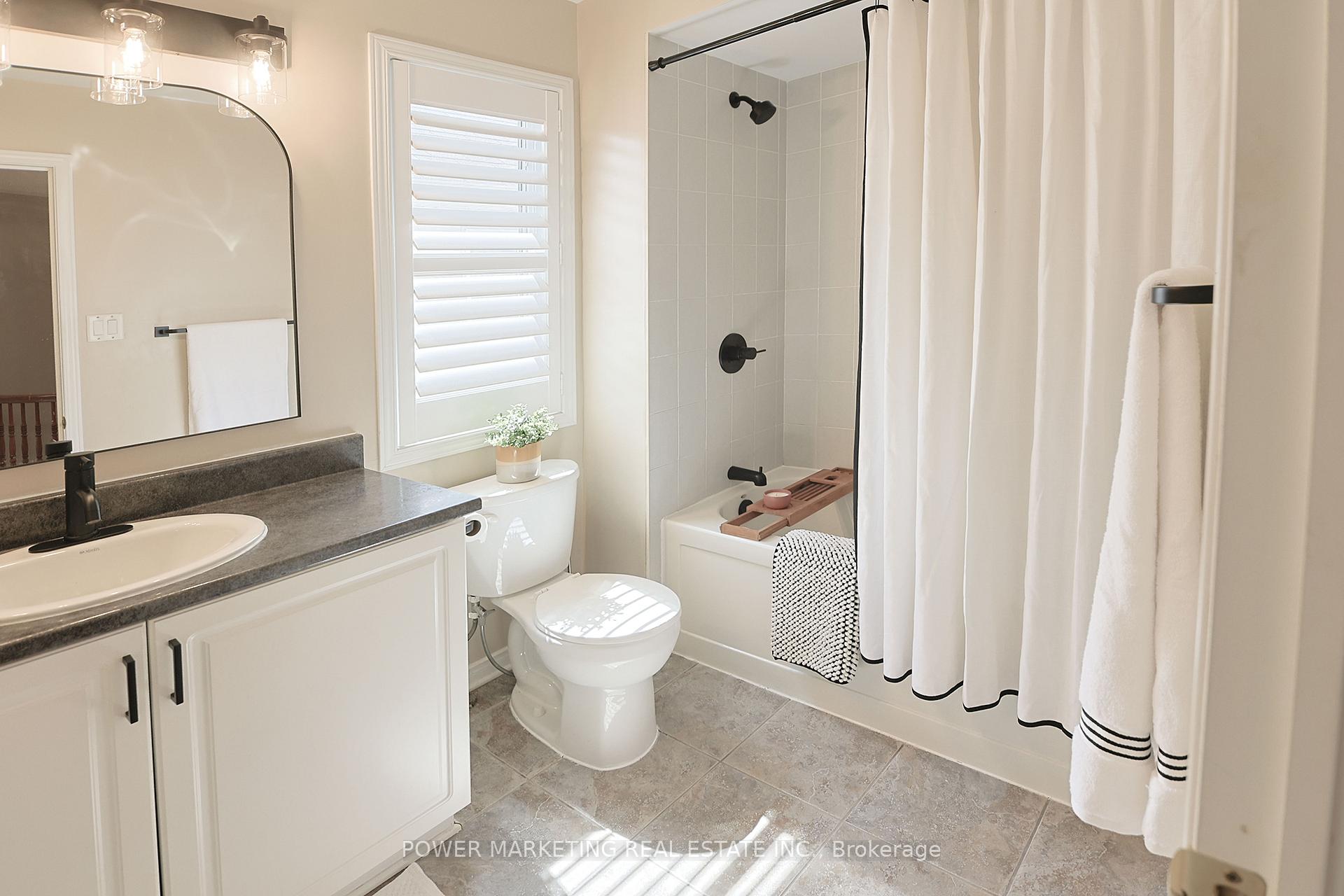 Photo 35 of 124 Strathcarron Crescent, Ottawa, Kanata - Morgan's Grant/South March — HOMEH