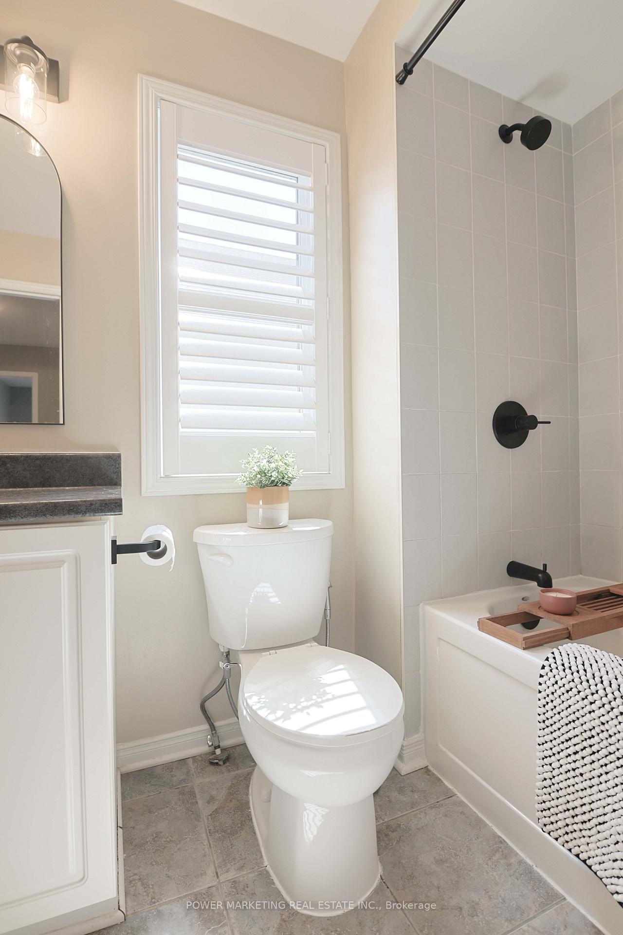Photo 36 of 124 Strathcarron Crescent, Ottawa, Kanata - Morgan's Grant/South March — HOMEH