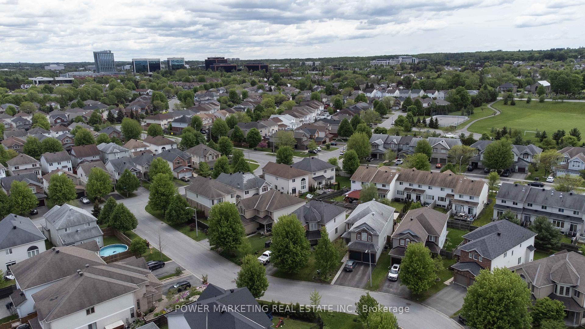 Photo 49 of 124 Strathcarron Crescent, Ottawa, Kanata - Morgan's Grant/South March — HOMEH