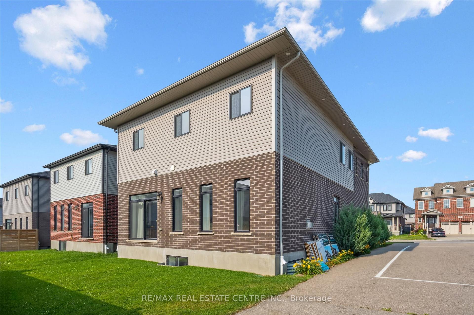 Photo 35 of 23 Spachman Street, Kitchener — HOMEH