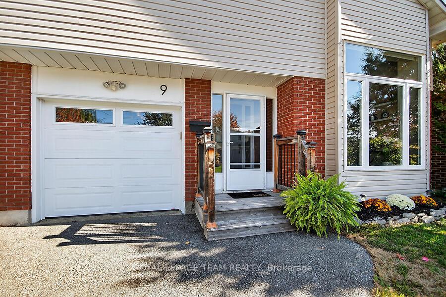 Photo 2 of 9 Riding Way, Ottawa, Kanata - Bridlewood — HOMEH