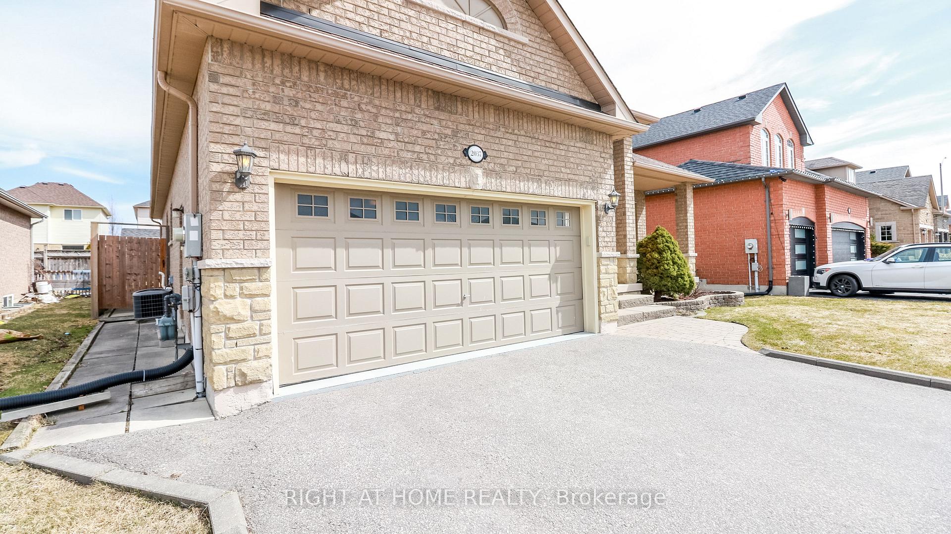 Photo 3 of 2037 Jans Boulevard, Innisfil, Alcona — HOMEH