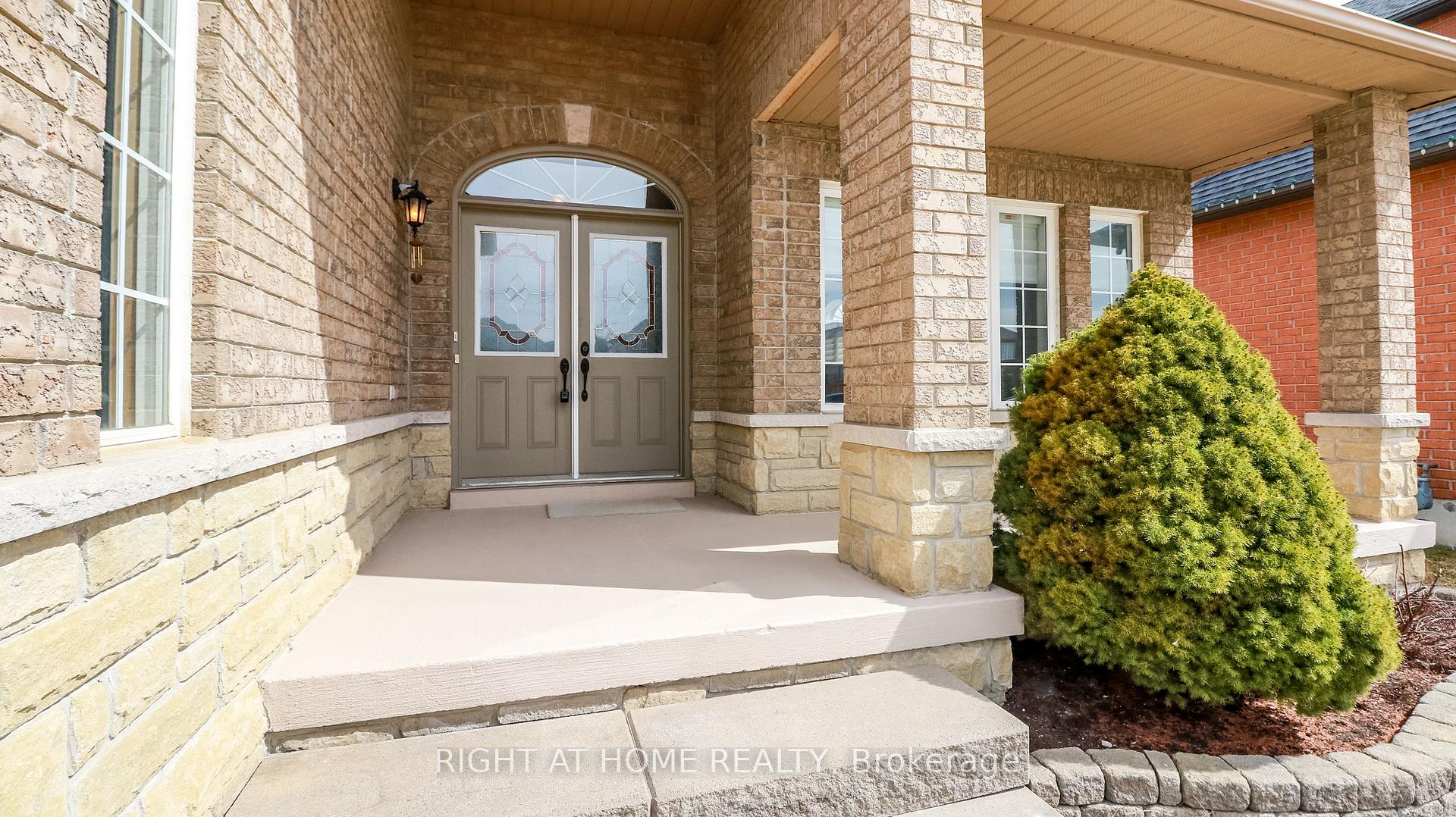 Photo 4 of 2037 Jans Boulevard, Innisfil, Alcona — HOMEH