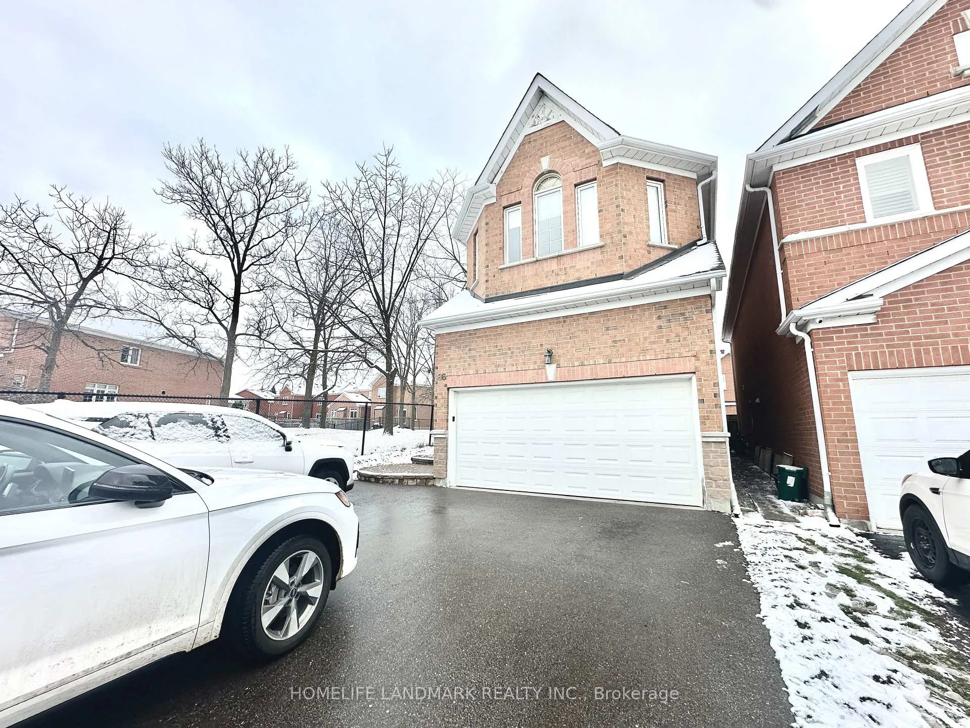 Front of Unit Lower, 86 Snowdon Circle