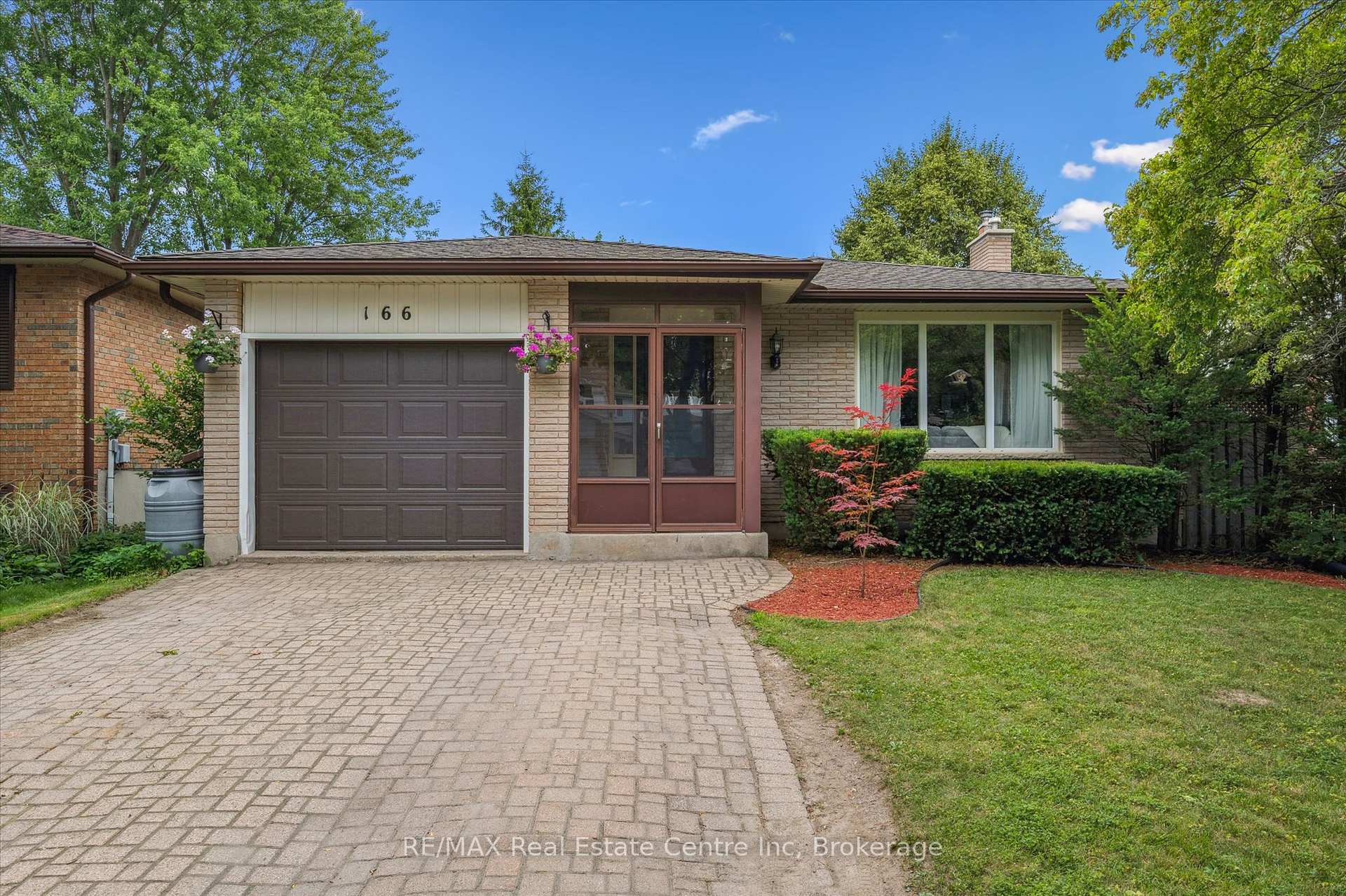 Photo 2 of 166 Winding Way, Kitchener — HOMEH