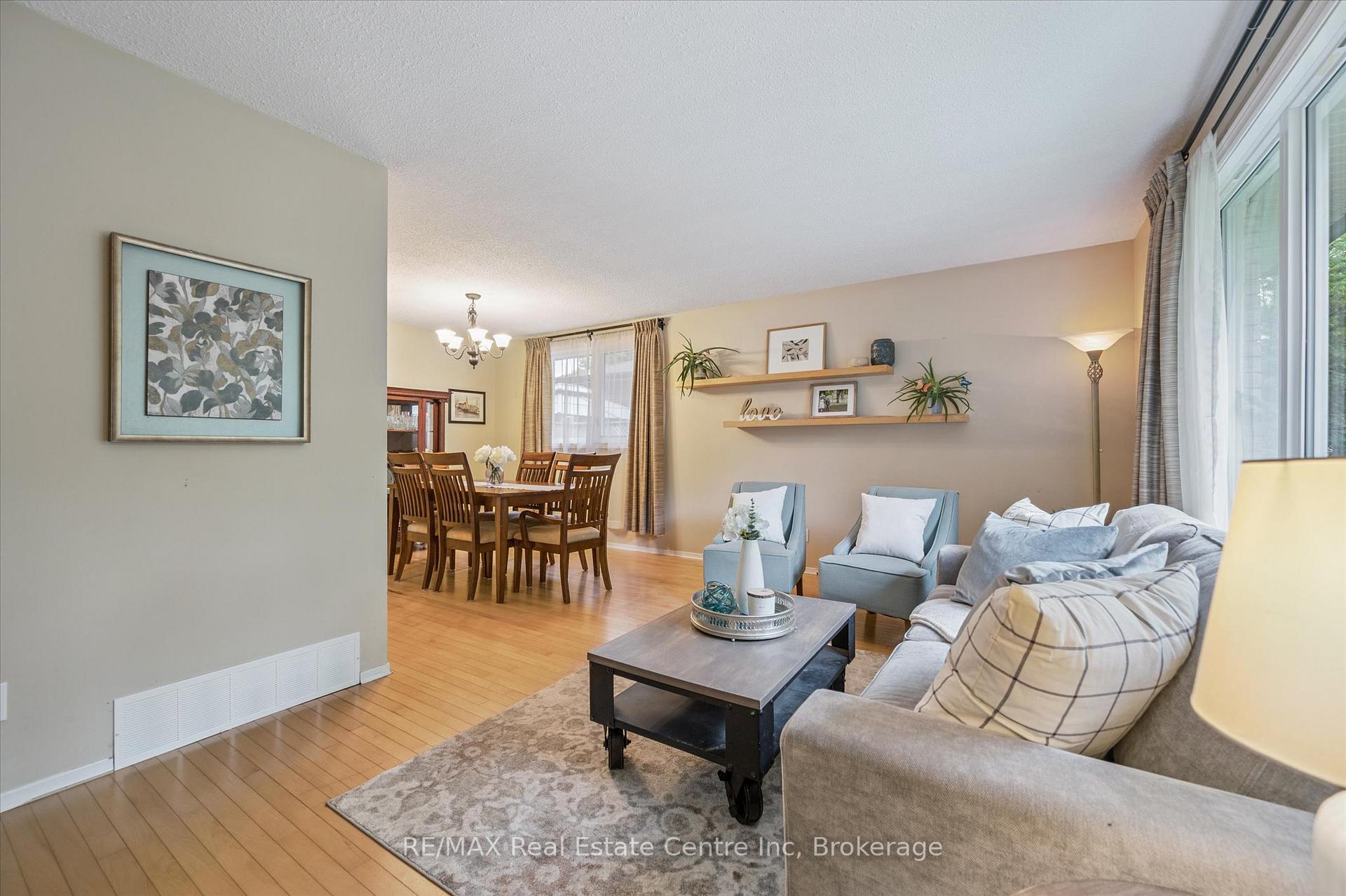 Photo 7 of 166 Winding Way, Kitchener — HOMEH
