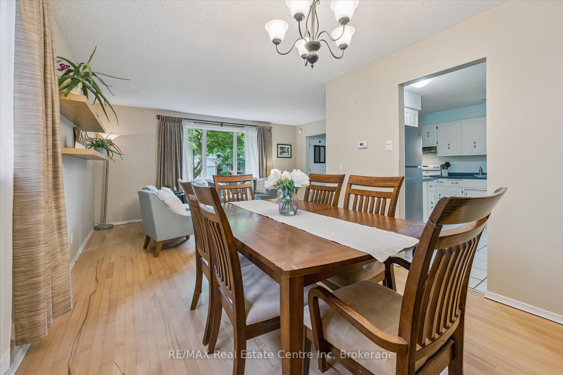 Photo 9 of 166 Winding Way, Kitchener — HOMEH