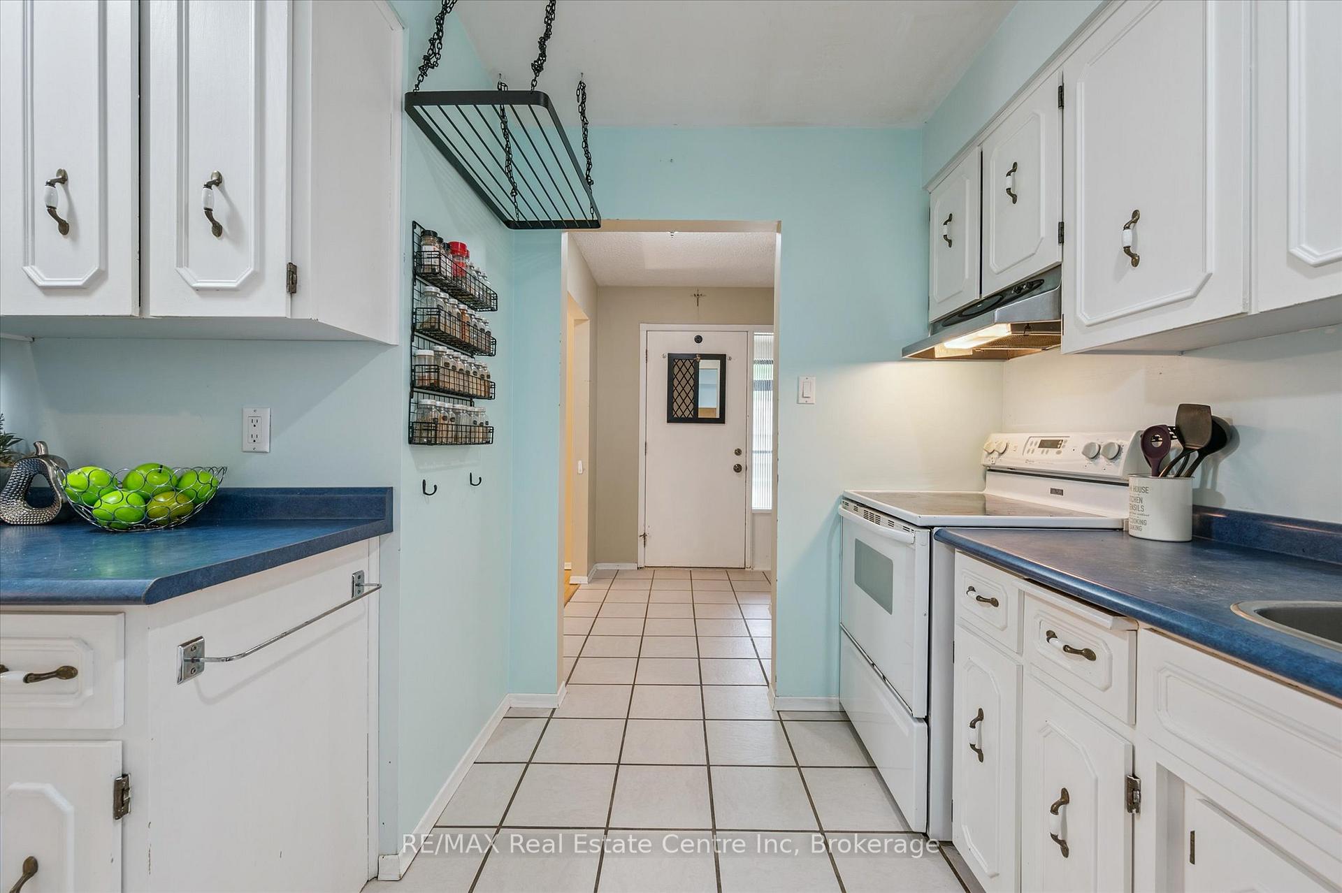 Photo 10 of 166 Winding Way, Kitchener — HOMEH