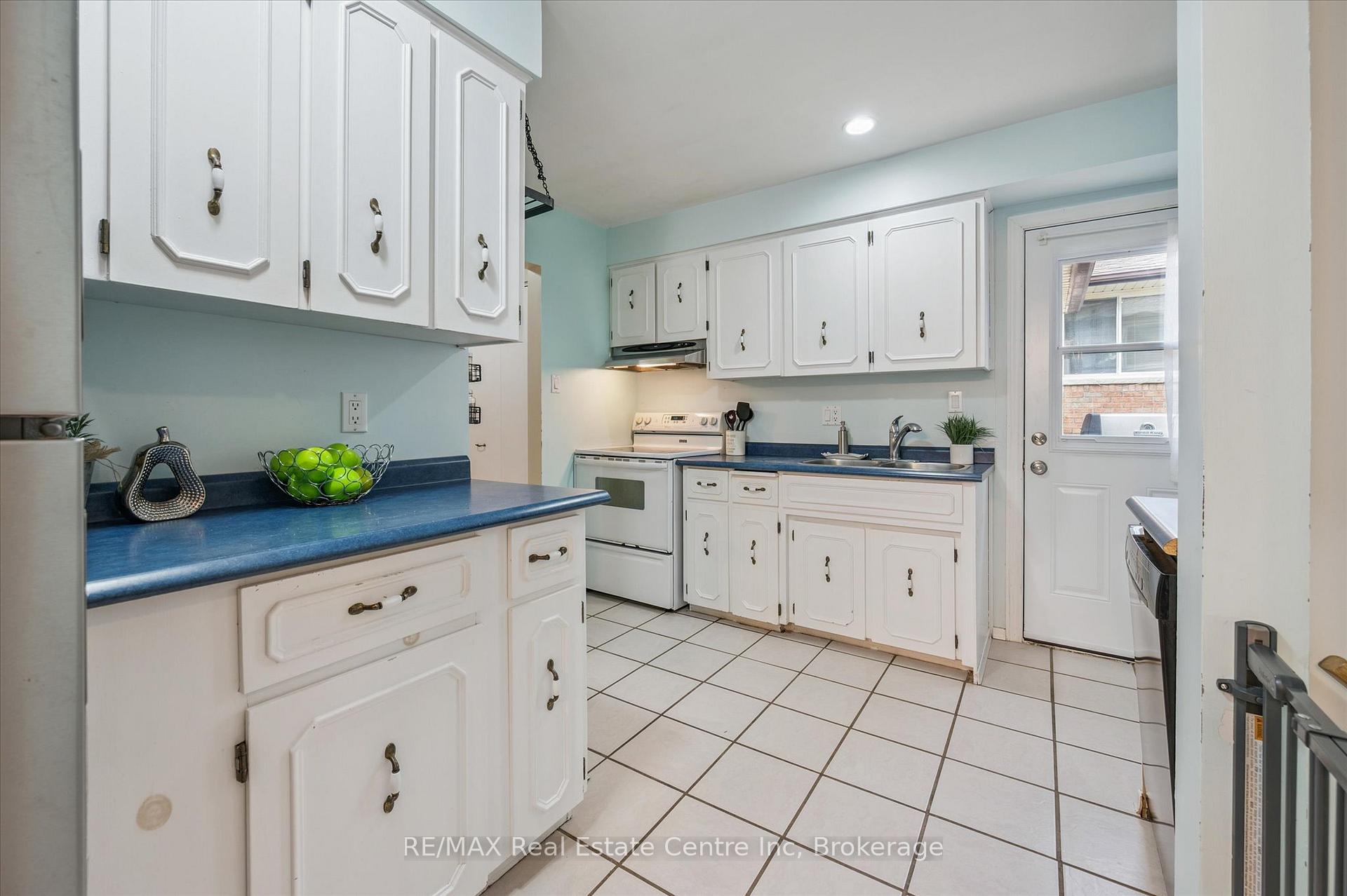 Photo 12 of 166 Winding Way, Kitchener — HOMEH