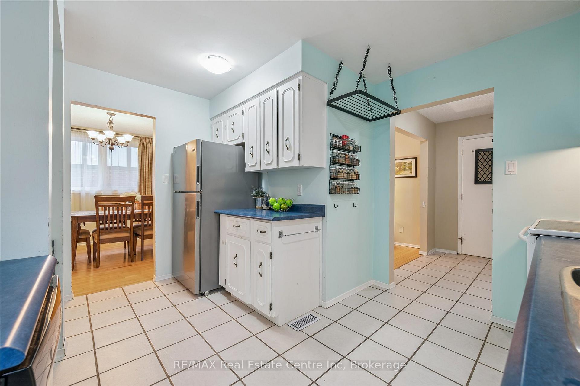 Photo 13 of 166 Winding Way, Kitchener — HOMEH