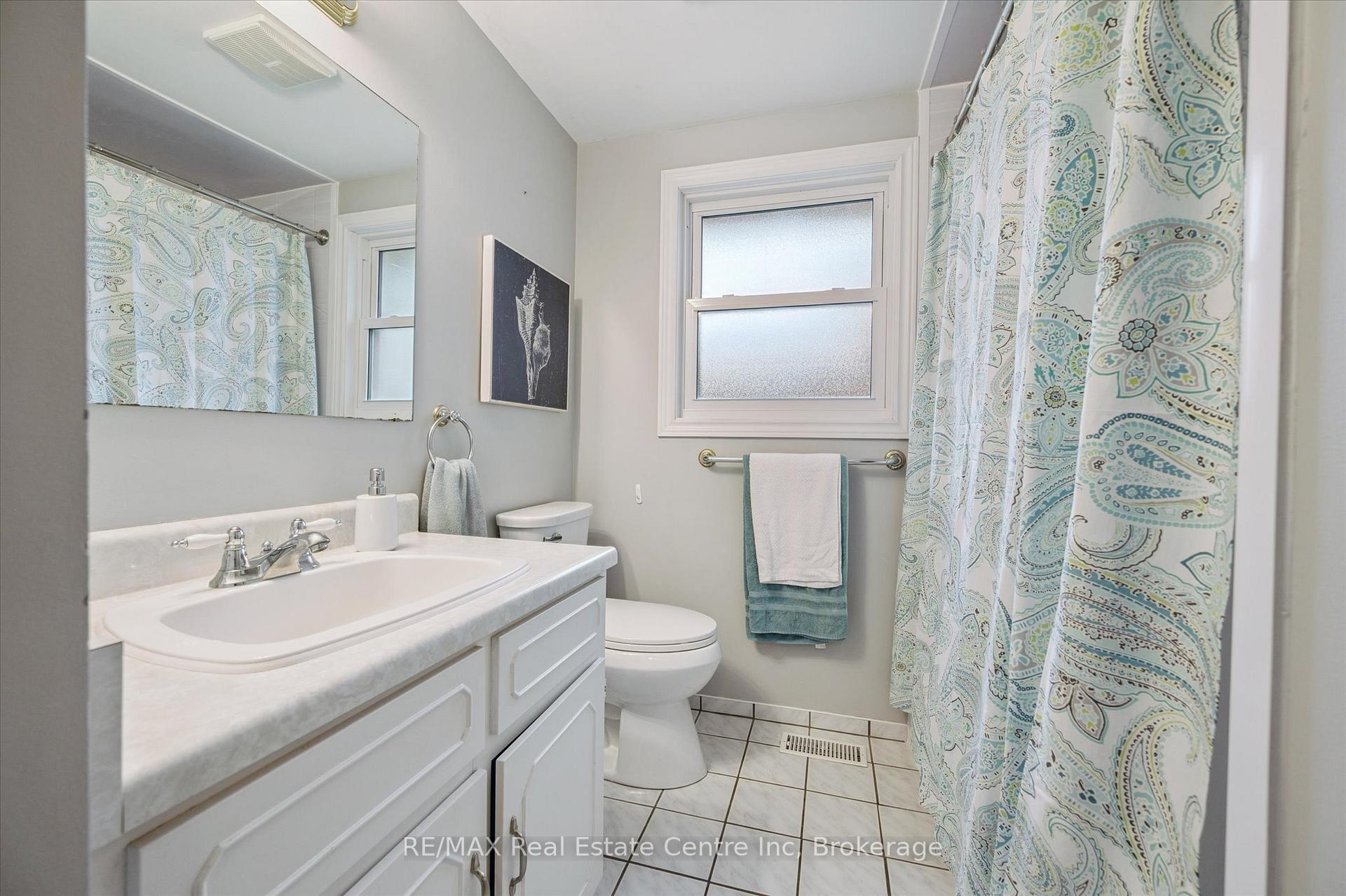 Photo 16 of 166 Winding Way, Kitchener — HOMEH