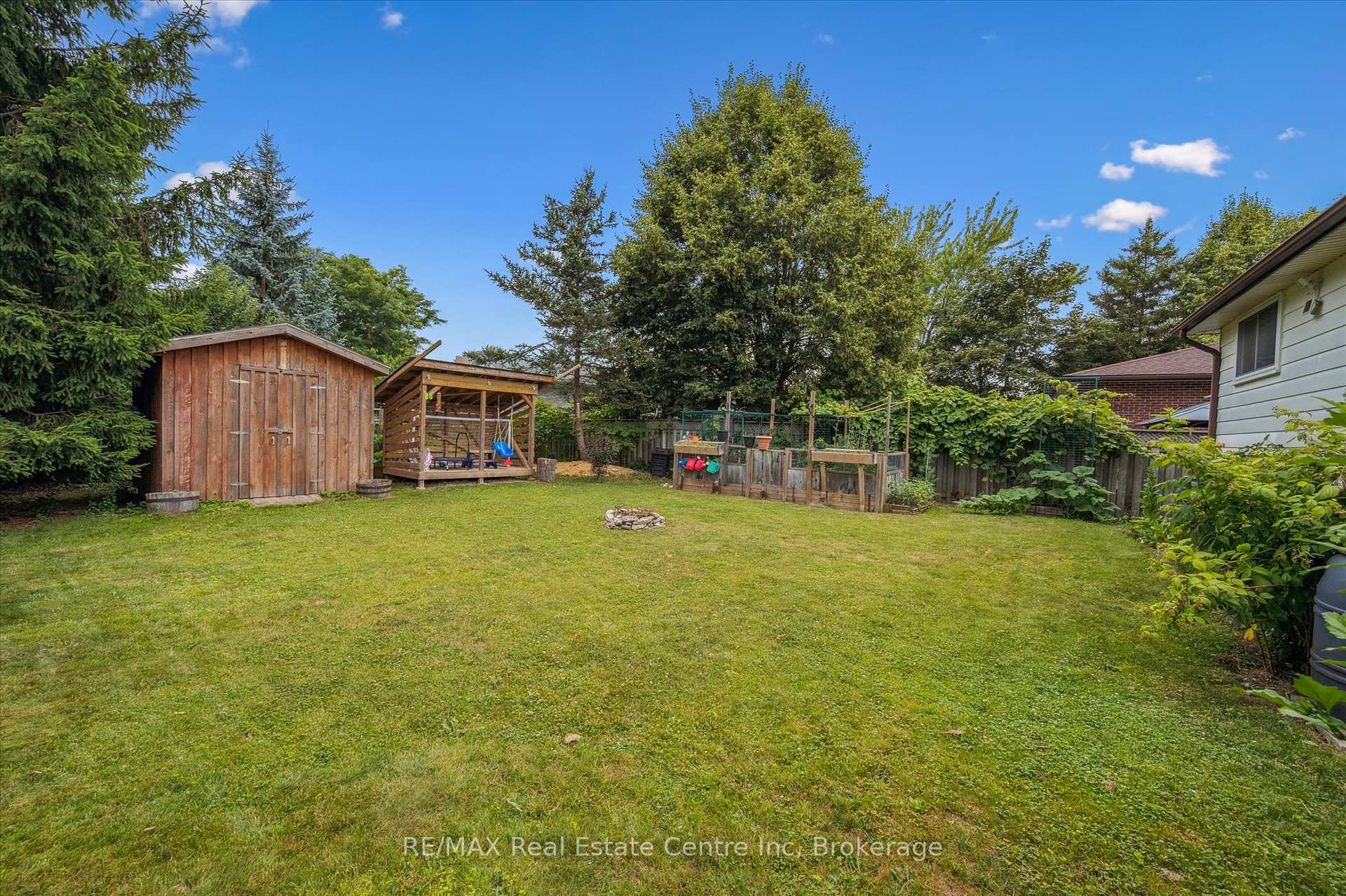 Photo 25 of 166 Winding Way, Kitchener — HOMEH