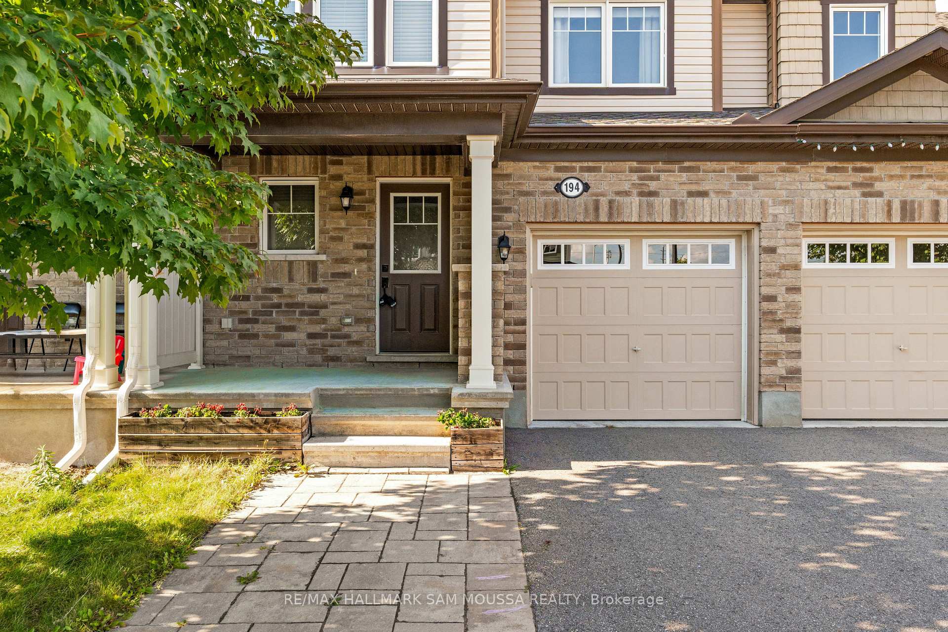 Photo 3 of 194 Conifer Creek Circle, Ottawa, Kanata - Emerald Meadows/Trailwest — HOMEH