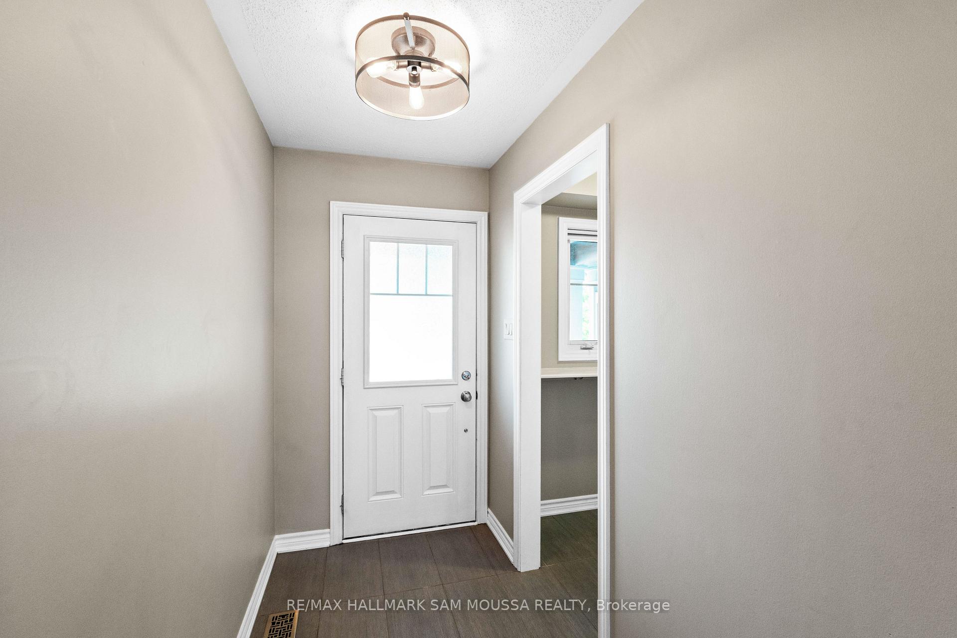 Photo 4 of 194 Conifer Creek Circle, Ottawa, Kanata - Emerald Meadows/Trailwest — HOMEH