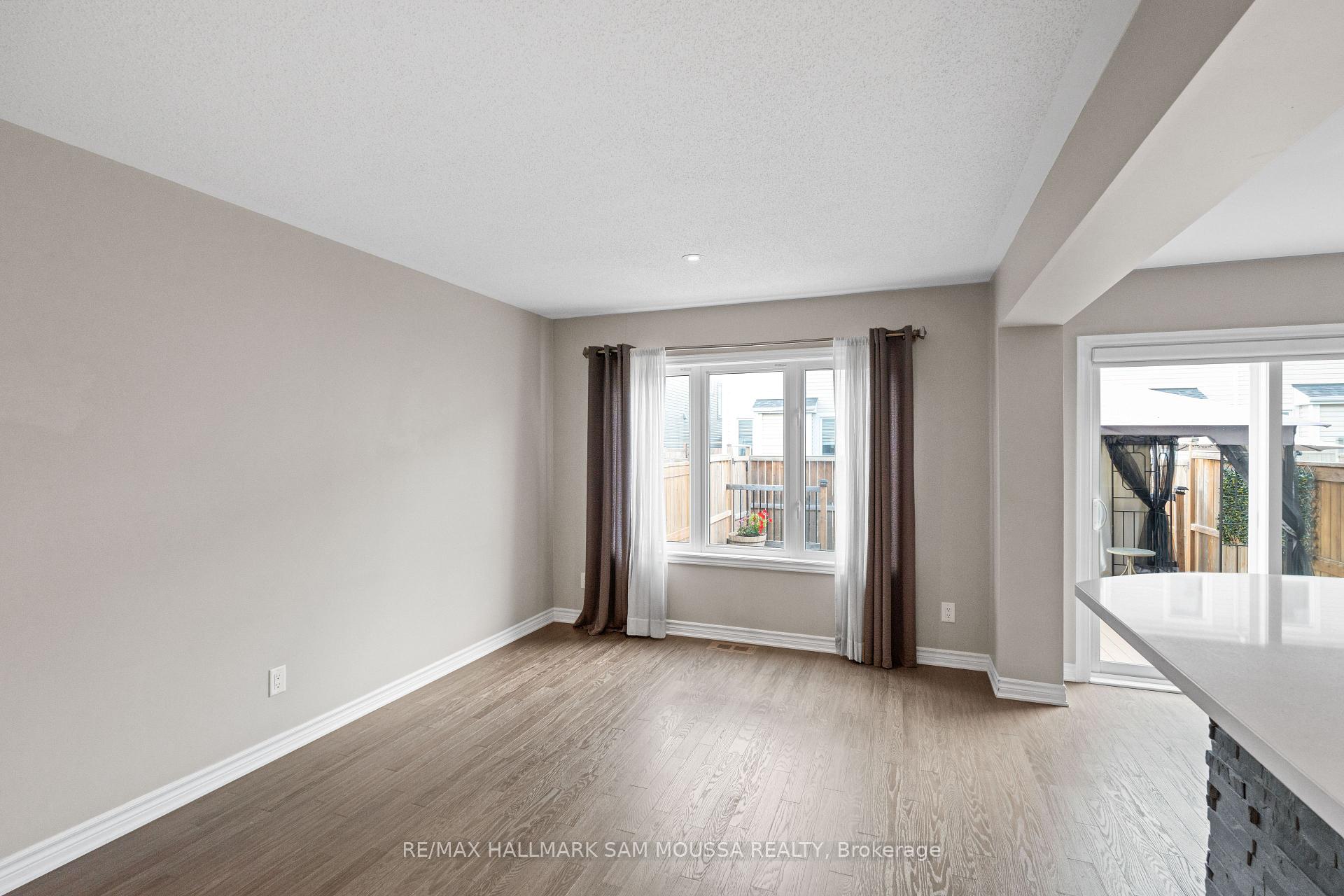 Photo 9 of 194 Conifer Creek Circle, Ottawa, Kanata - Emerald Meadows/Trailwest — HOMEH