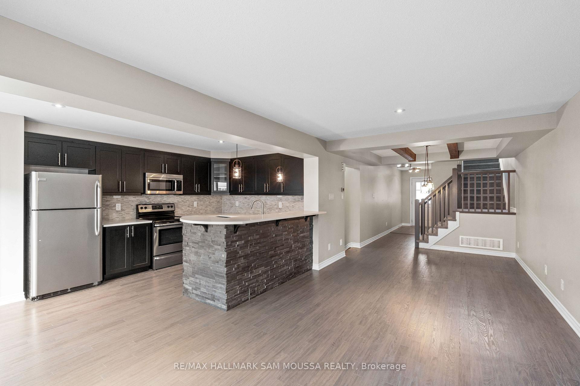 Photo 11 of 194 Conifer Creek Circle, Ottawa, Kanata - Emerald Meadows/Trailwest — HOMEH