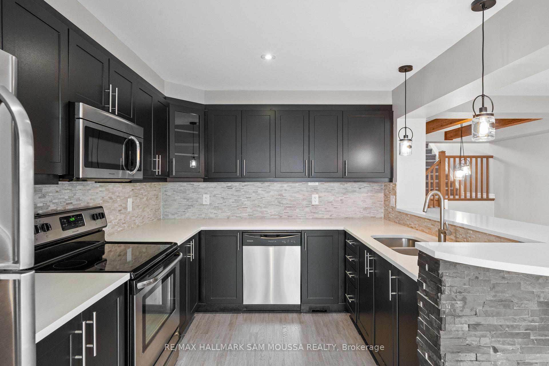 Photo 13 of 194 Conifer Creek Circle, Ottawa, Kanata - Emerald Meadows/Trailwest — HOMEH