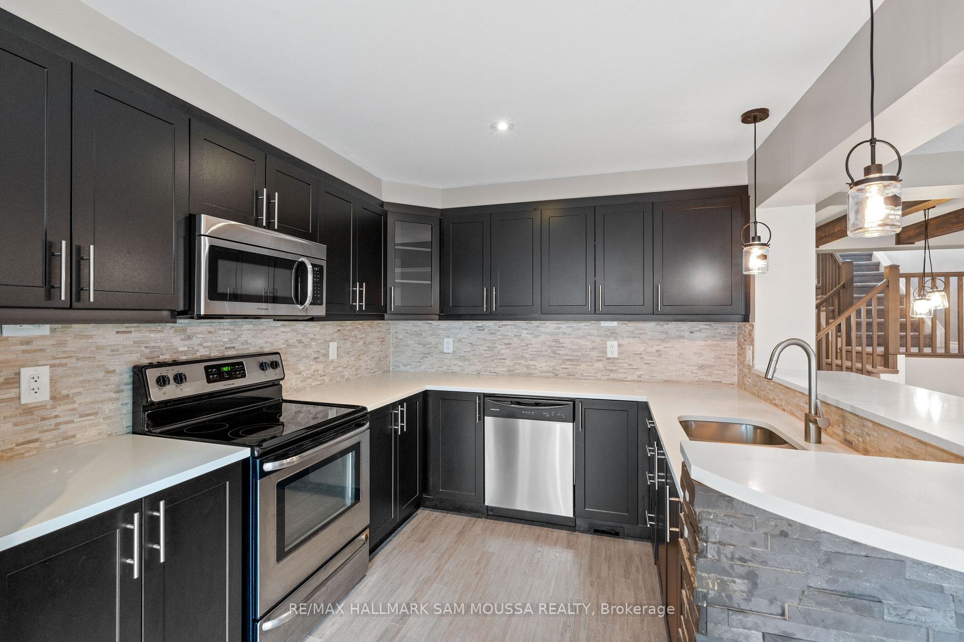 Photo 14 of 194 Conifer Creek Circle, Ottawa, Kanata - Emerald Meadows/Trailwest — HOMEH