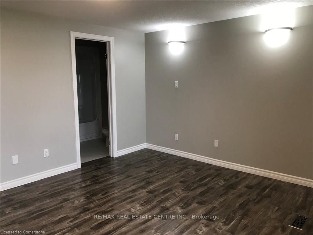 Photo 11 of 100 Periwinkle Street, Kitchener — HOMEH