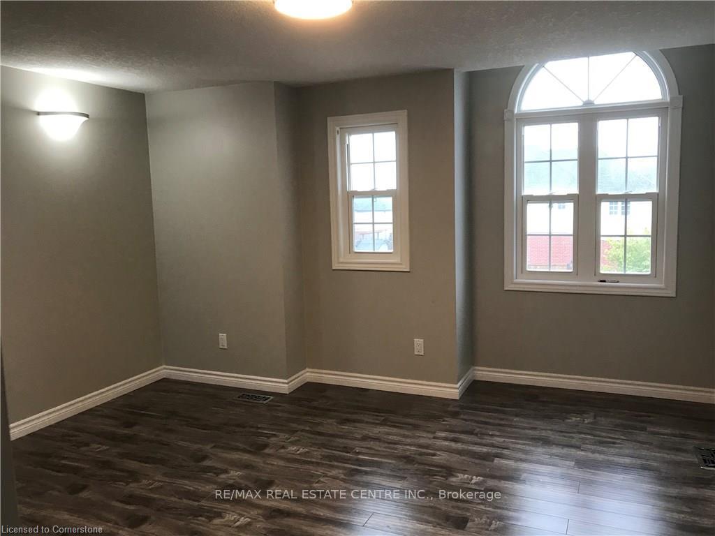 Photo 12 of 100 Periwinkle Street, Kitchener — HOMEH